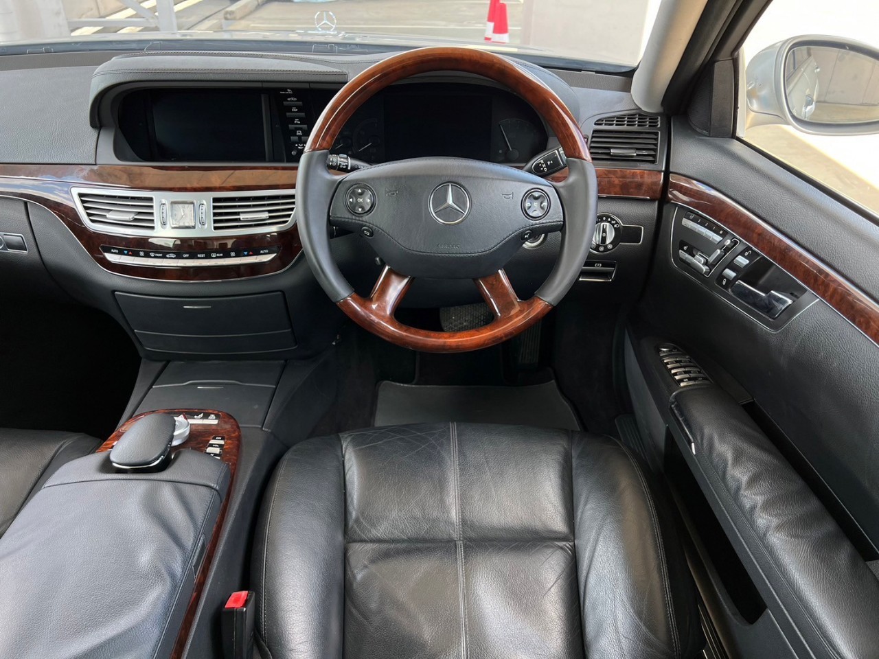 2007 Mercedes-Benz S-Class W221 S500 สีเงิน (รูปที่ 12)