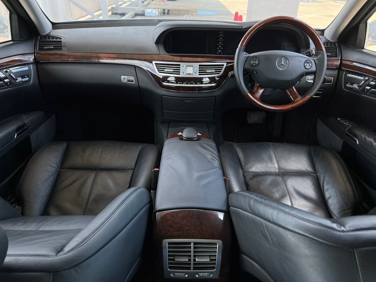 2007 Mercedes-Benz S-Class W221 S500 สีเงิน (รูปที่ 14)