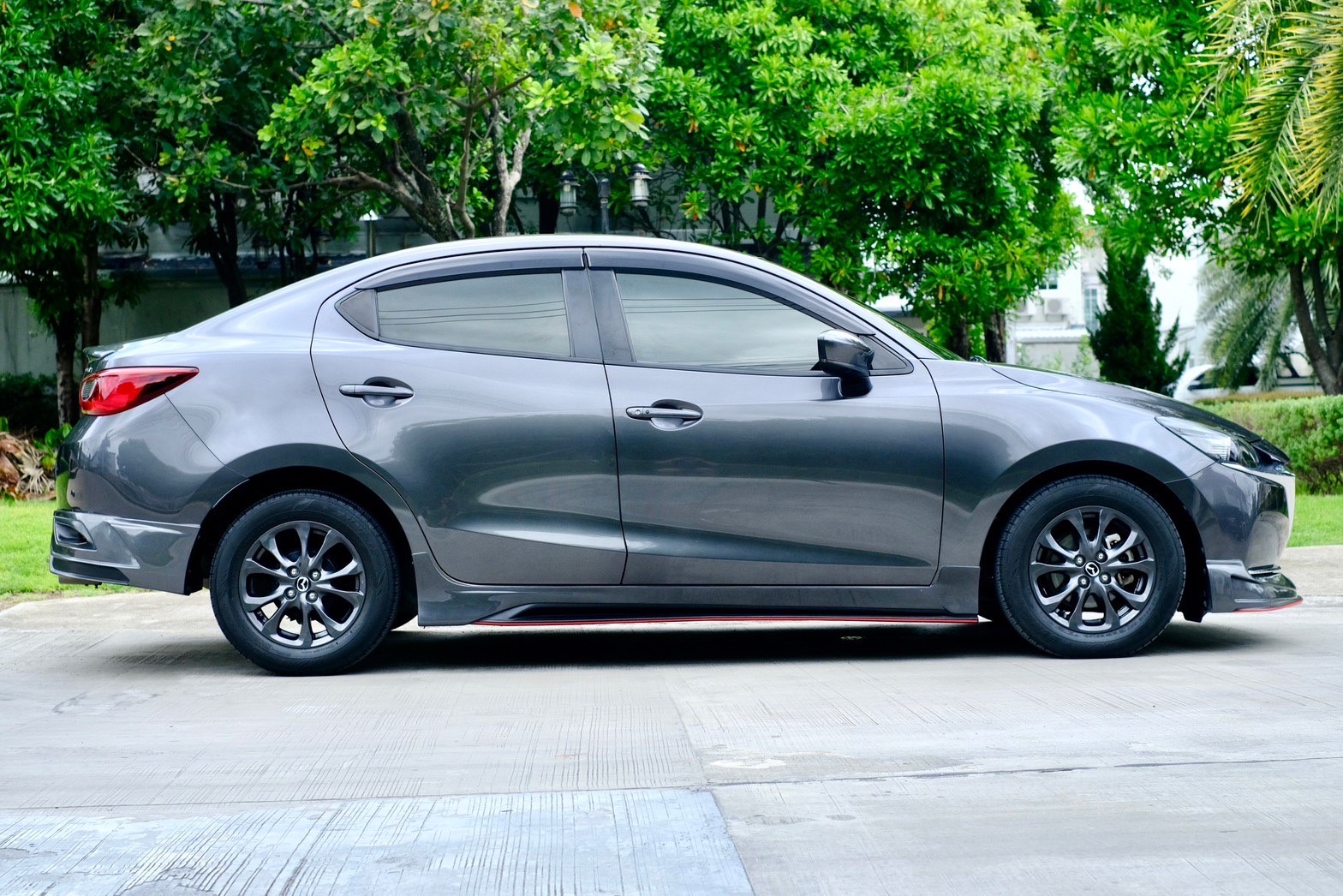 Mazda 2 1.3 S leather auto ไมล์แท้ 15,000 กม. รถสวยตรงปก (รูปที่ 4)