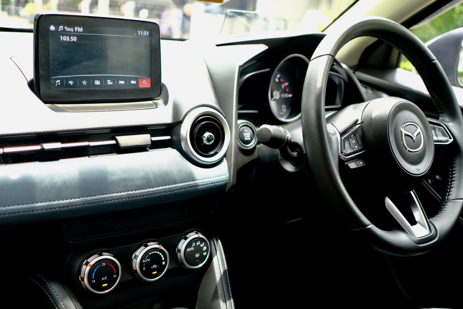 Mazda 2 1.3 S leather auto ไมล์แท้ 15,000 กม. รถสวยตรงปก (รูปที่ 7)