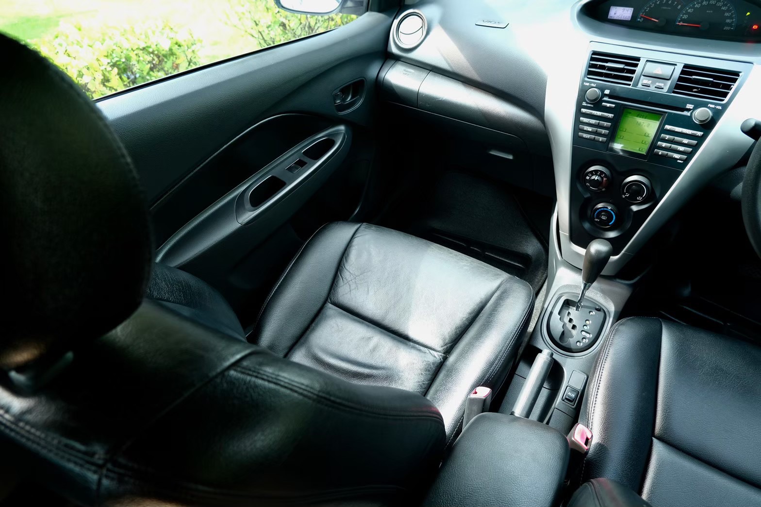 Toyota vios 1.5E ออโต้ เบนซิน ปี2010 สีขาว (รูปที่ 5)