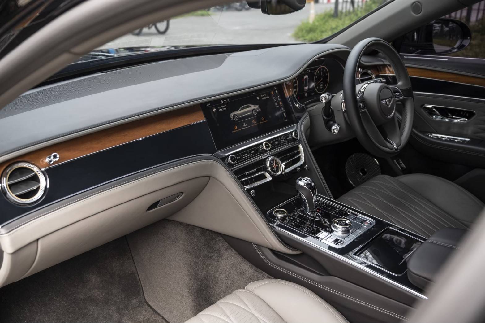 2021 Bentley Turbo R สีดำ (รูปที่ 11)