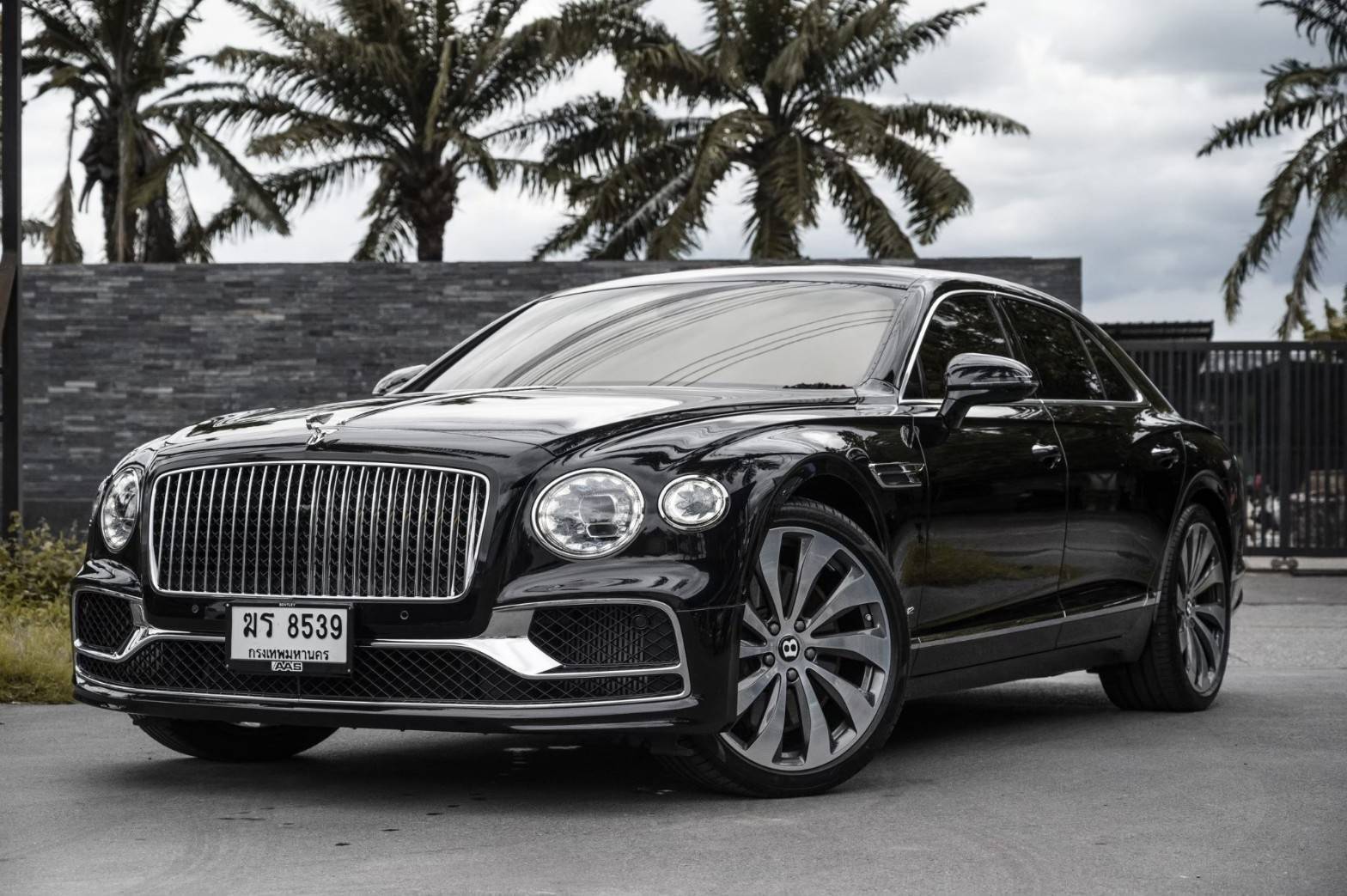 2021 Bentley Turbo R สีดำ (รูปที่ 2)