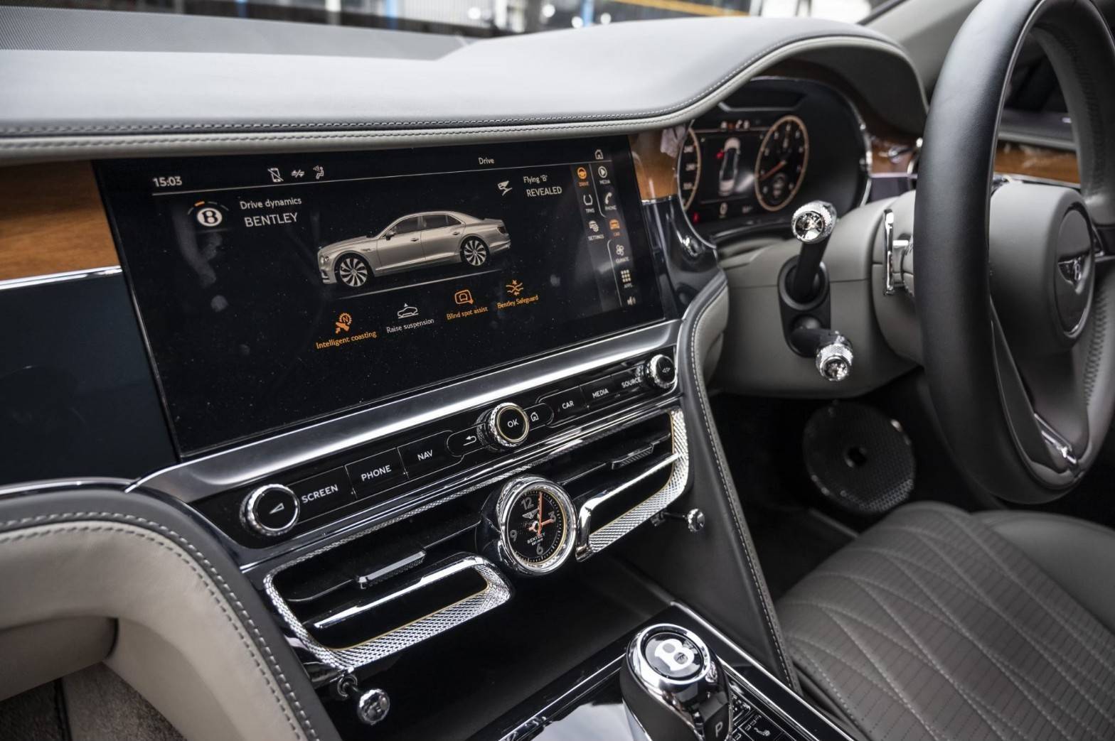 2021 Bentley Turbo R สีดำ (รูปที่ 9)