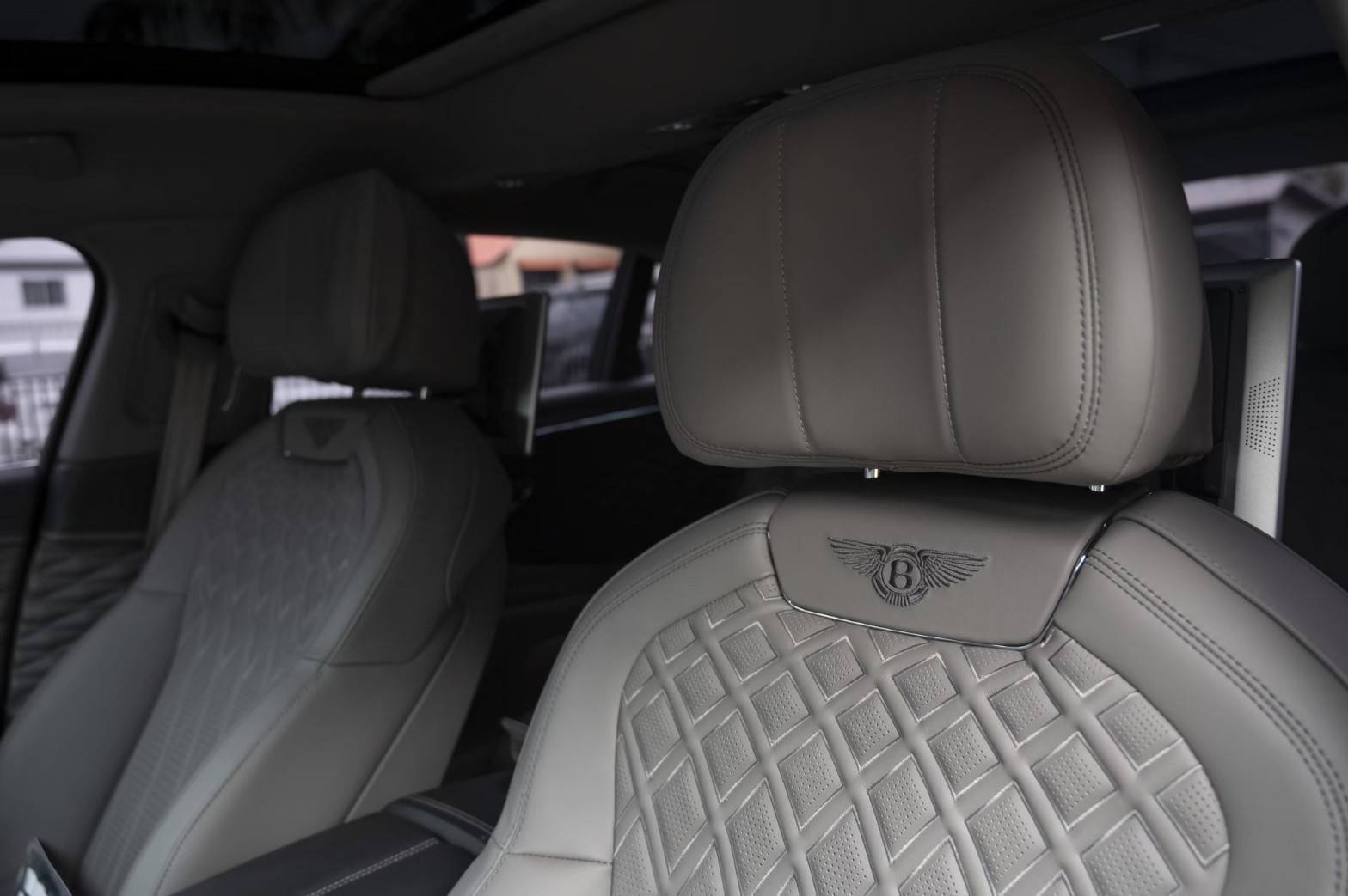 2021 Bentley Turbo R สีดำ (รูปที่ 15)