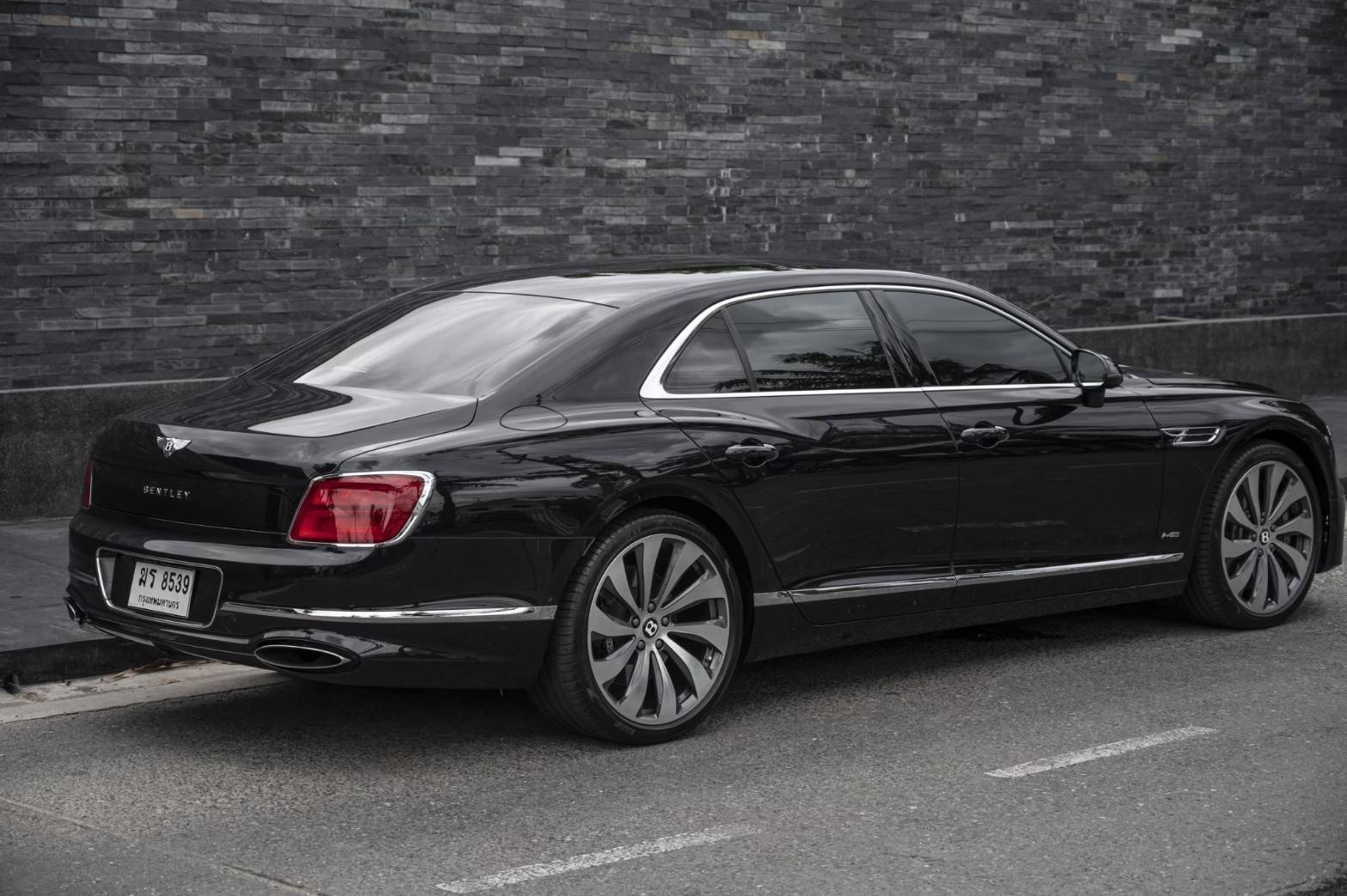 2021 Bentley Turbo R สีดำ (รูปที่ 18)
