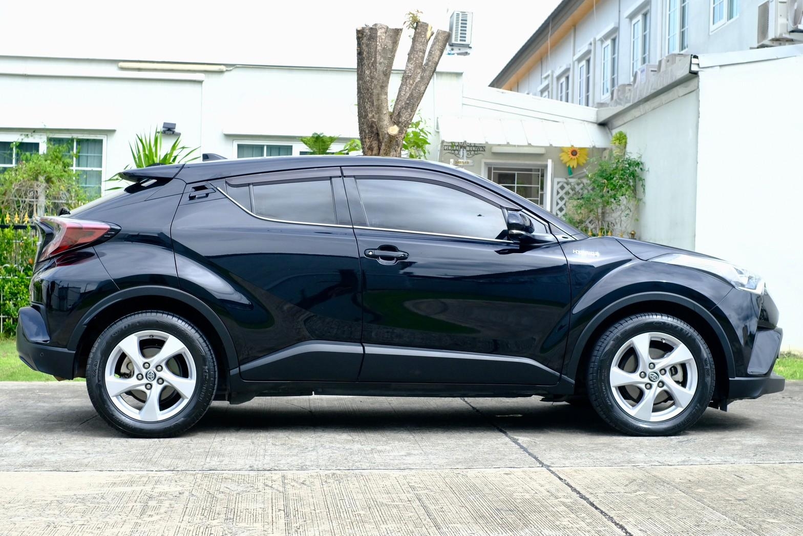 TOYOTA CH-R 1.8 Hybrid HV MID auto รถสวย ตรงปก ไม่ผิดหวัง