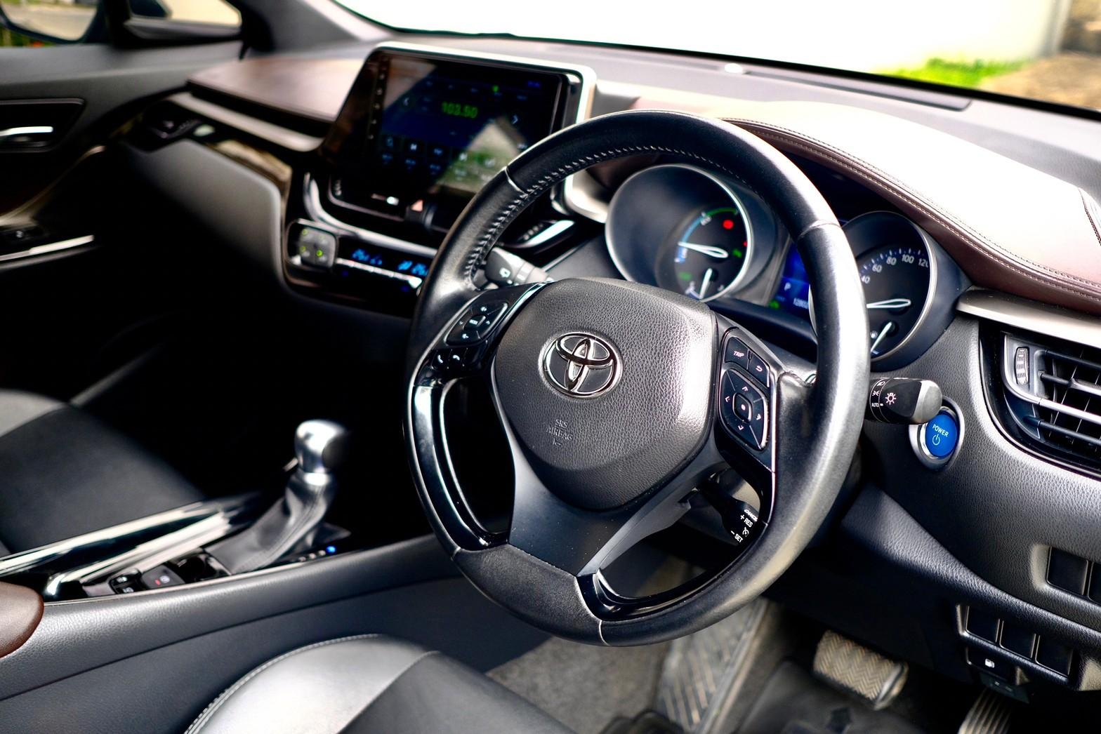 TOYOTA CH-R 1.8 Hybrid HV MID auto รถสวย ตรงปก ไม่ผิดหวัง