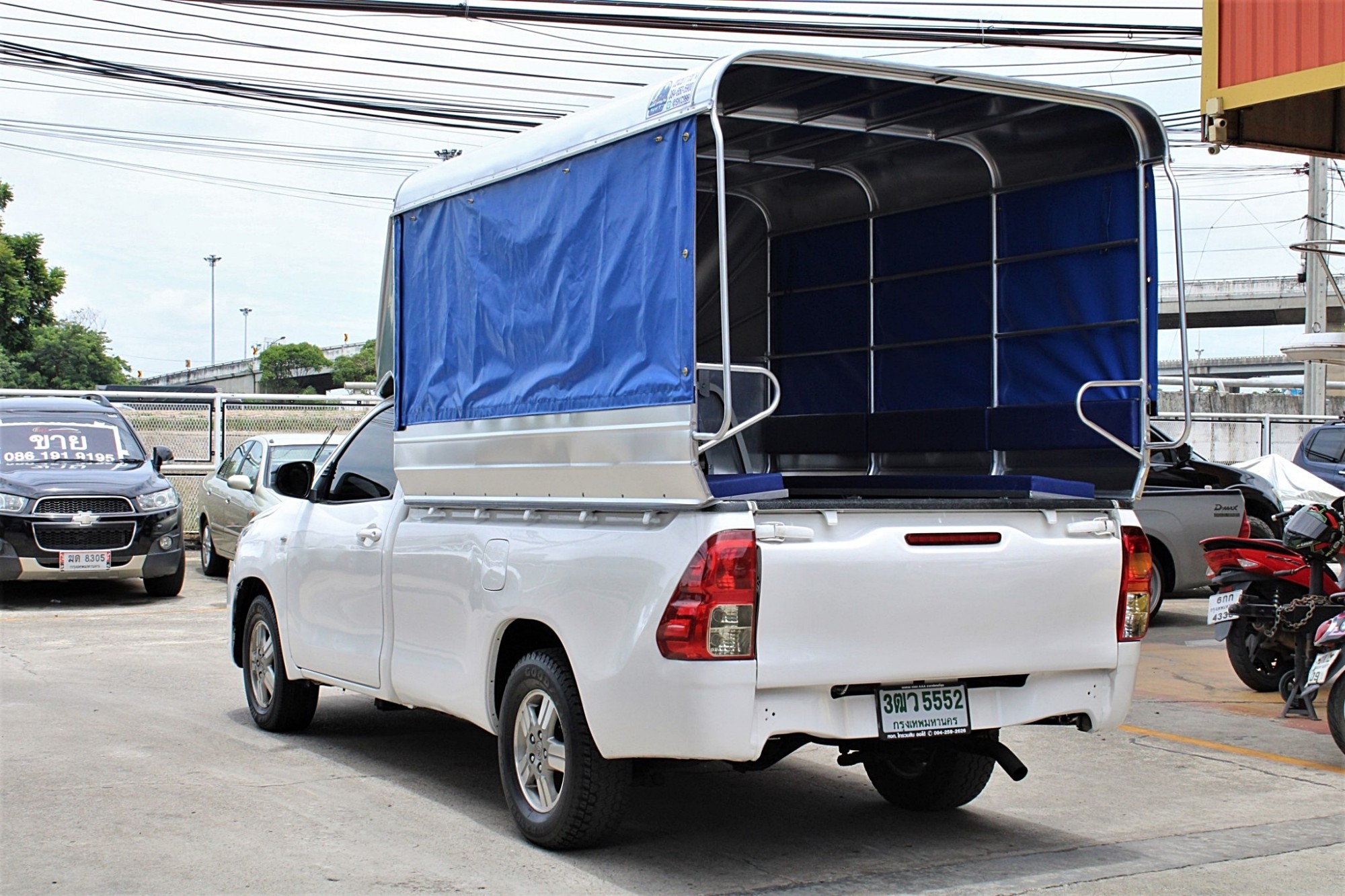 2016 Toyota Hilux Revo 2.4 J M/T สีขาว เกียร์ธรรมดา พร้อมหลังคานั่งสองแถวของใหม่ เหมาะเอาไปรับส่งคนงาน จัดได้ 390000 บาท