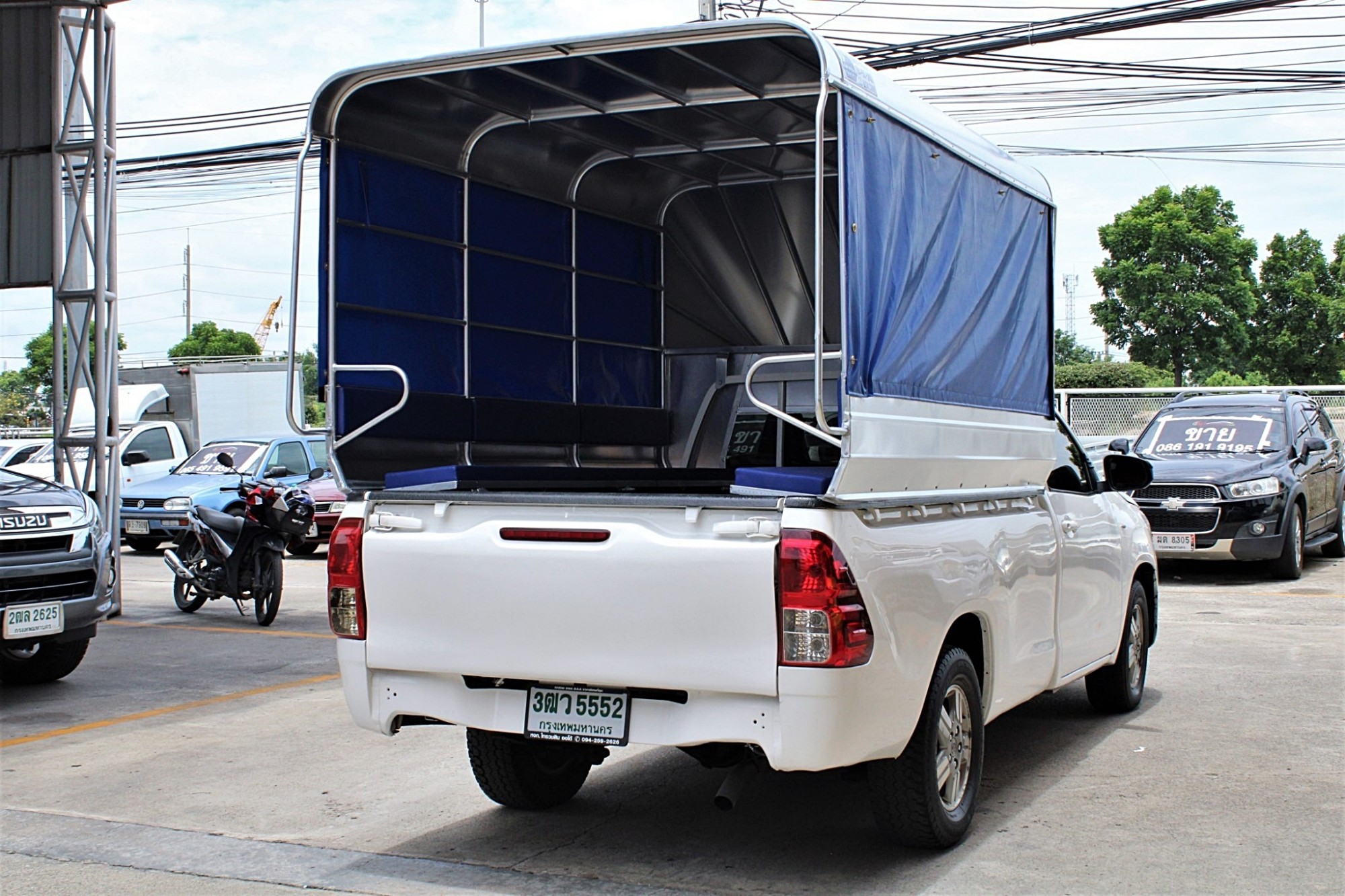 2016 Toyota Hilux Revo 2.4 J M/T สีขาว เกียร์ธรรมดา พร้อมหลังคานั่งสองแถวของใหม่ เหมาะเอาไปรับส่งคนงาน จัดได้ 390000 บาท