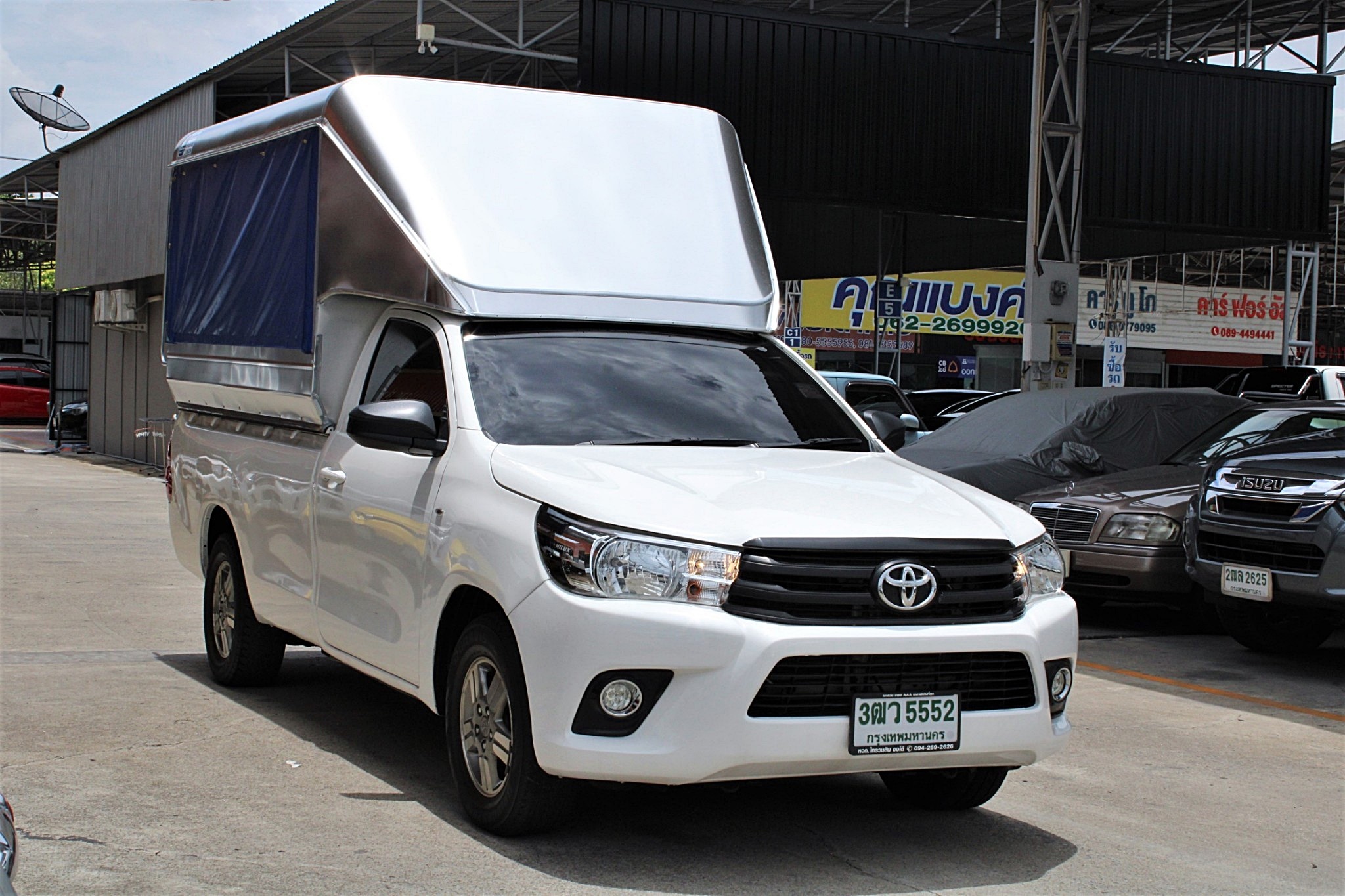 2016 Toyota Hilux Revo 2.4 J M/T สีขาว เกียร์ธรรมดา พร้อมหลังคานั่งสองแถวของใหม่ เหมาะเอาไปรับส่งคนงาน จัดได้ 390000 บาท