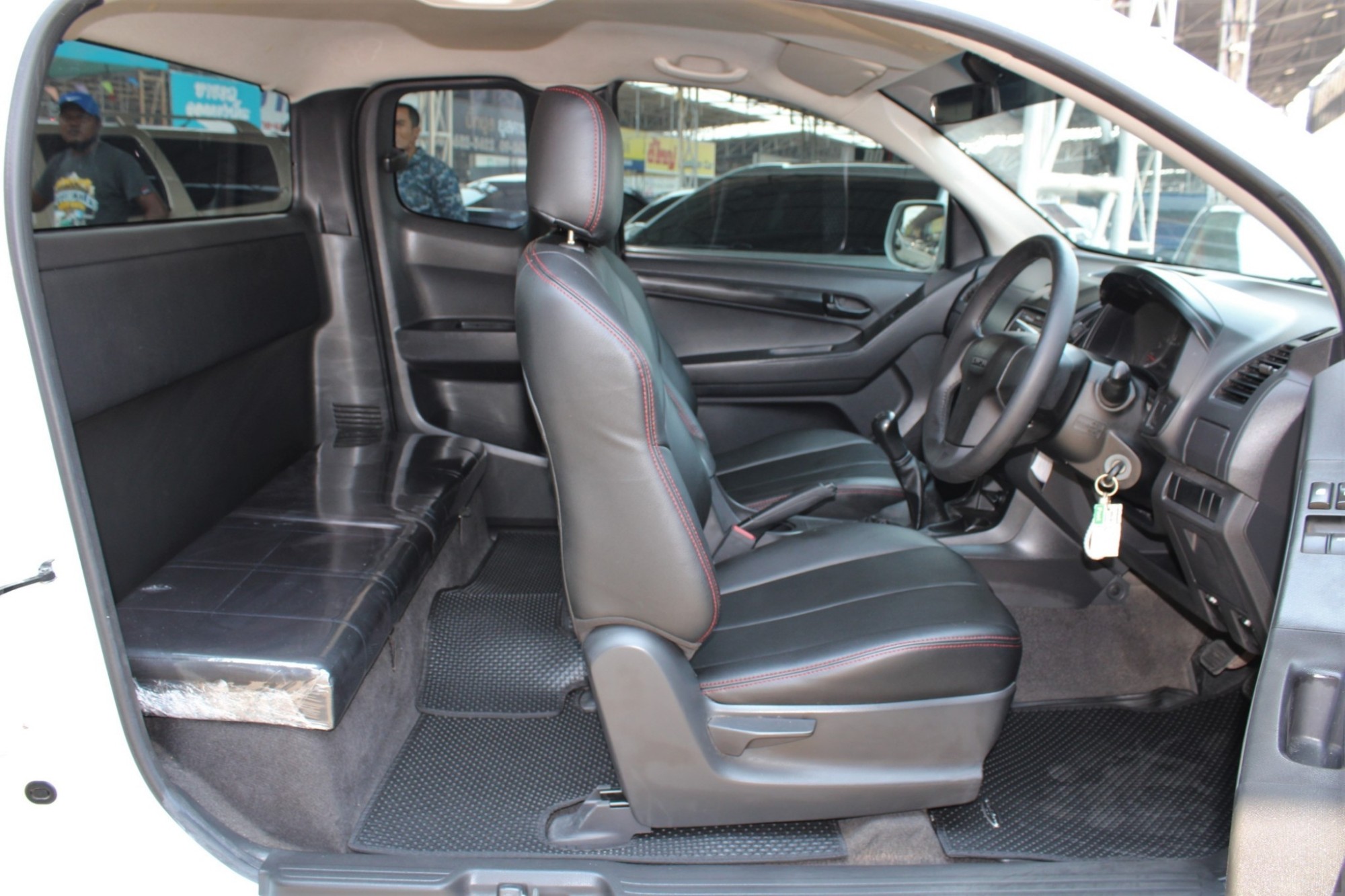 2012 Isuzu D-Max 2.5 S SPACE CAB MT สีขาว เกียร์ธรรมดา ผ่อน 6xxx รถบ้านมือเดียวลำดับที่1 สวยไม่มีอุบัติเหตุ เครื่องเกียร์ช่วงล่างเดิมขับดี จัดได้ล้น (รูปที่ 12)