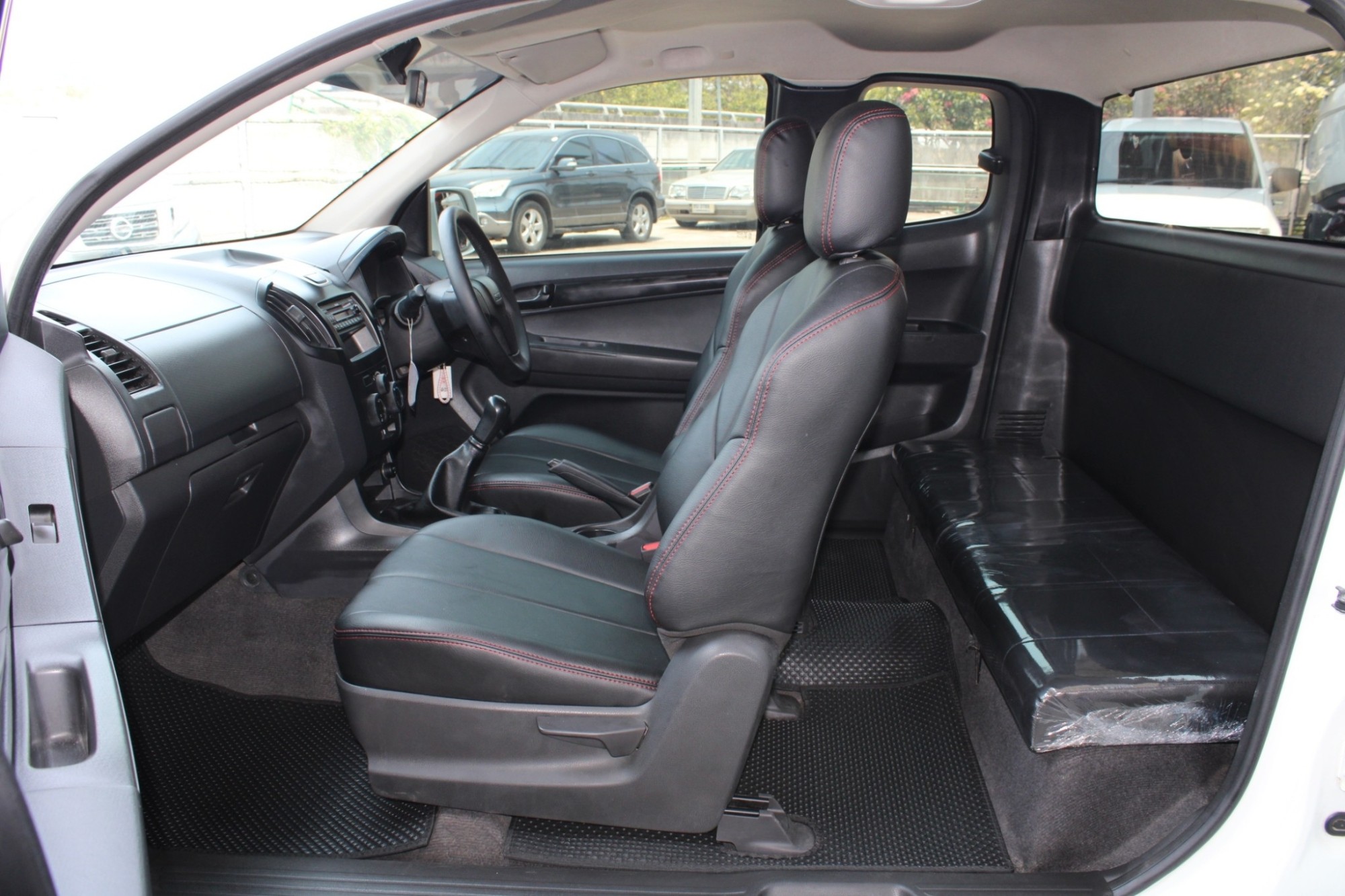2012 Isuzu D-Max 2.5 S SPACE CAB MT สีขาว เกียร์ธรรมดา ผ่อน 6xxx รถบ้านมือเดียวลำดับที่1 สวยไม่มีอุบัติเหตุ เครื่องเกียร์ช่วงล่างเดิมขับดี จัดได้ล้น (รูปที่ 6)