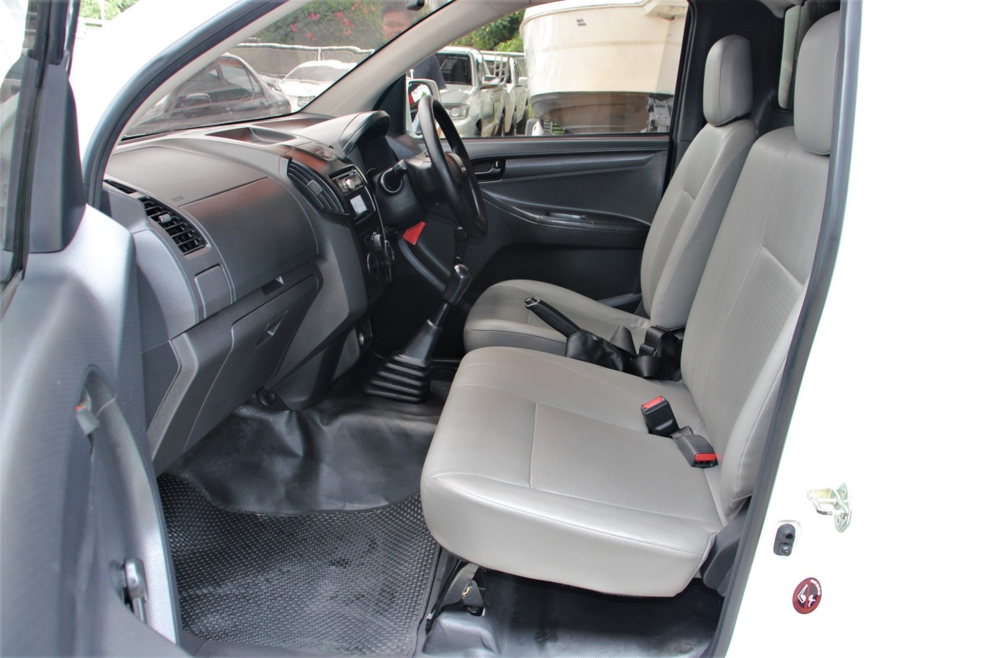 👉 ฟรีดาวน์ 👉 ดอกเบี้ย 0 % 1 ปี 👉ขับฟรี 3 เดือน 2017 Isuzu D-Max 1.9 S SPARK Single Cab MT 6 Speed สีขาว พร้อมตู้ทึบ 2.1 เมตร (รูปที่ 9)