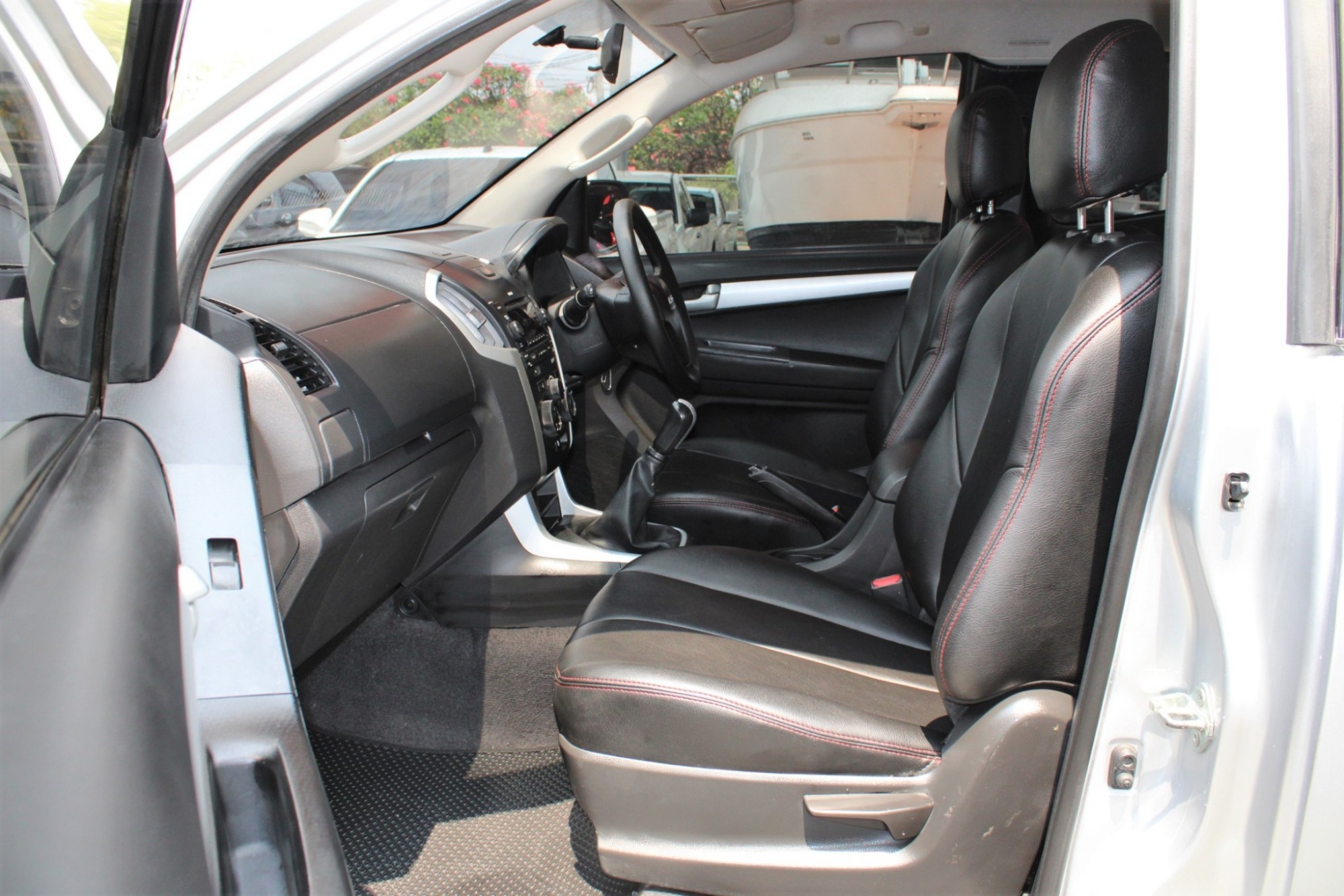 ฟรีดาวน์จัดท่วม ซื้อสดไม่มีVat ผ่อน 6xxx 2014 Isuzu D-Max Hi-Lander SPACE CAB 2.5 L M/T สีบรอนซ์เงิน เกียร์ธรรมดา ตัวสูง แคปเปิดได้ มือเดียวออกห้าง (รูปที่ 6)