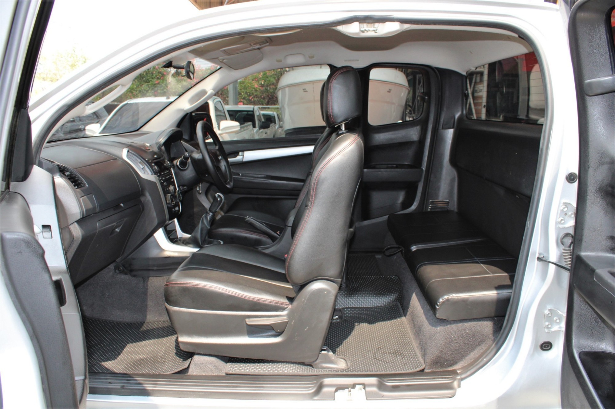 ฟรีดาวน์จัดท่วม ซื้อสดไม่มีVat ผ่อน 6xxx 2014 Isuzu D-Max Hi-Lander SPACE CAB 2.5 L M/T สีบรอนซ์เงิน เกียร์ธรรมดา ตัวสูง แคปเปิดได้ มือเดียวออกห้าง (รูปที่ 8)