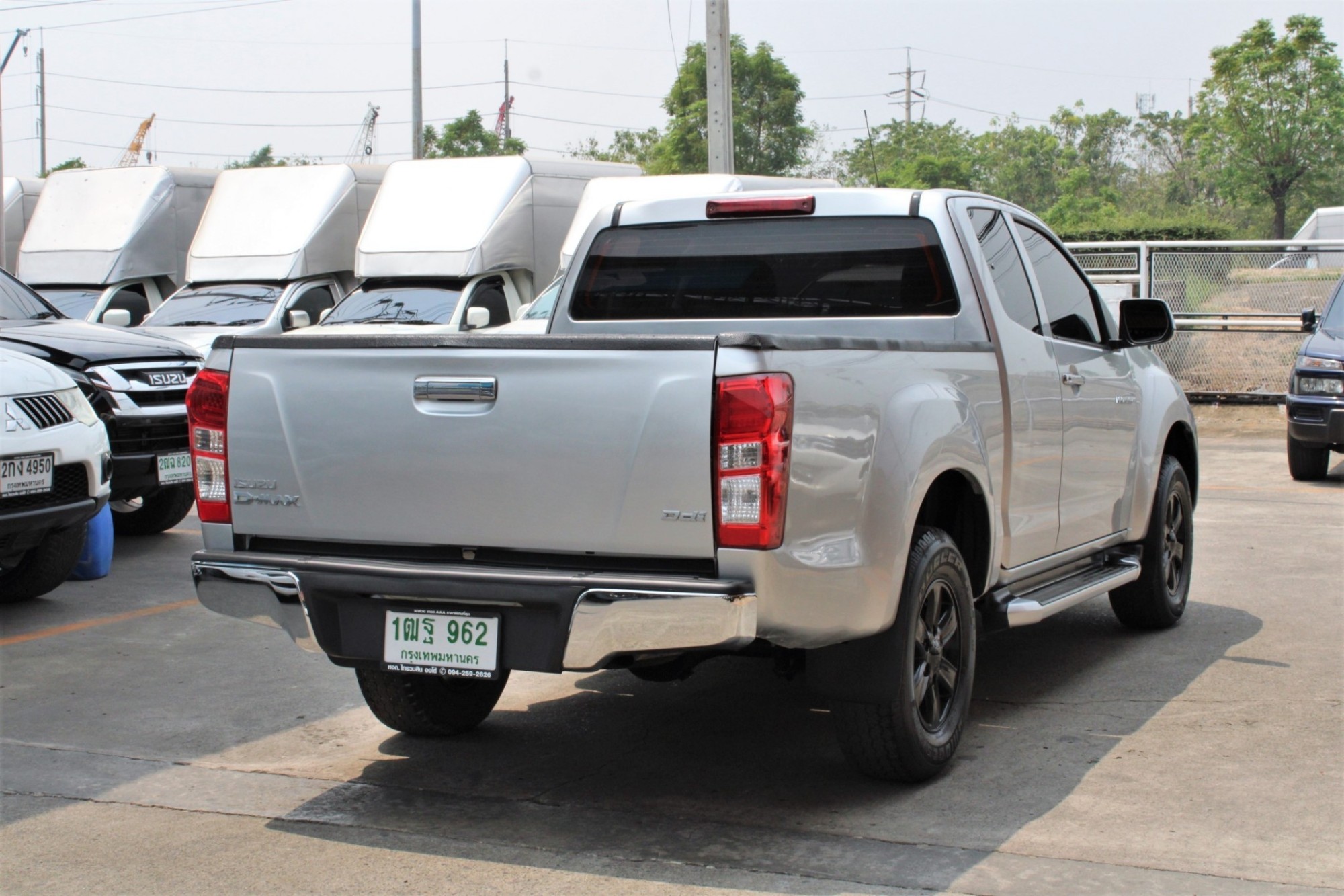 ฟรีดาวน์จัดท่วม ซื้อสดไม่มีVat ผ่อน 6xxx 2014 Isuzu D-Max Hi-Lander SPACE CAB 2.5 L M/T สีบรอนซ์เงิน เกียร์ธรรมดา ตัวสูง แคปเปิดได้ มือเดียวออกห้าง