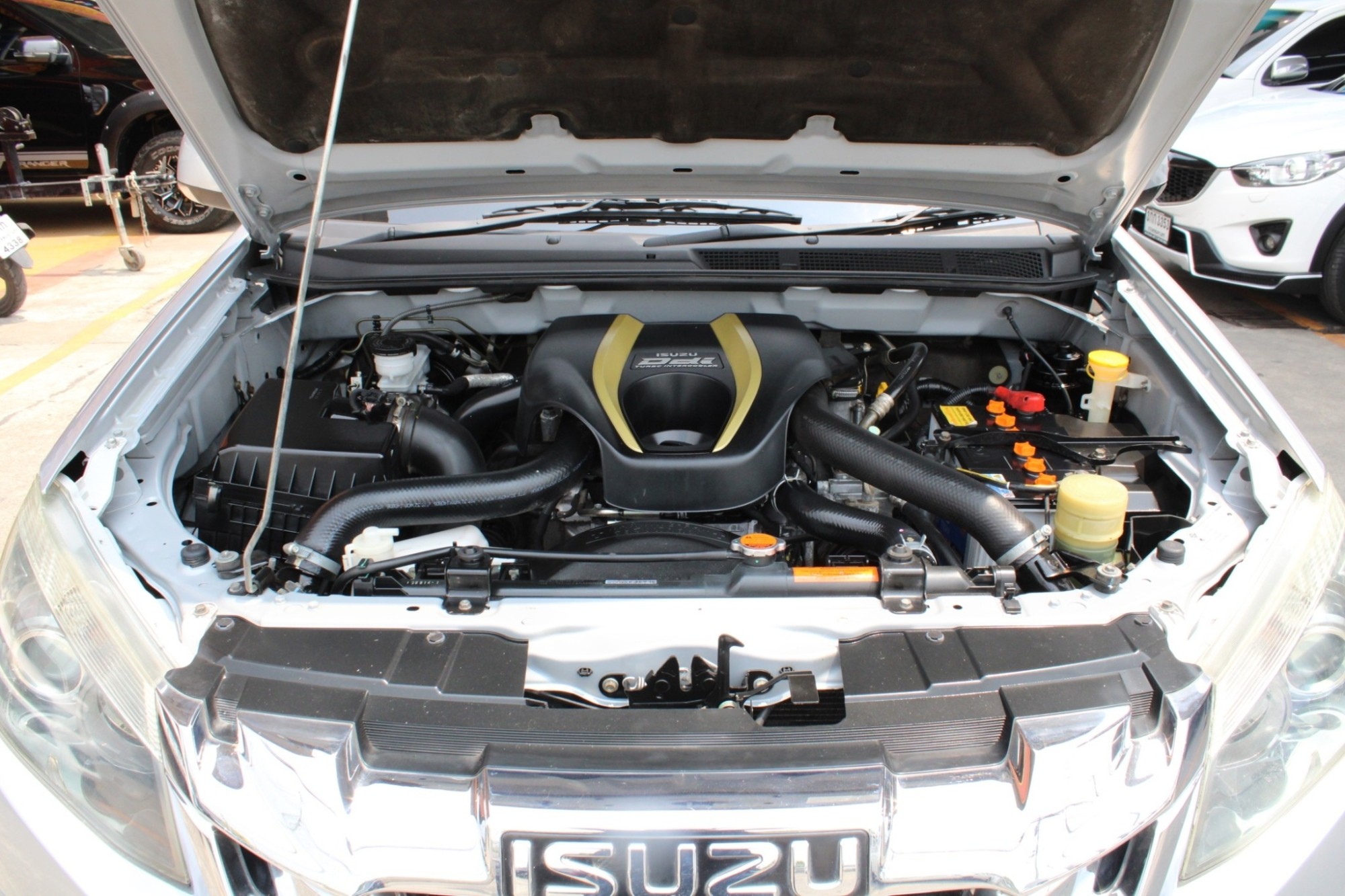 ฟรีดาวน์จัดท่วม ซื้อสดไม่มีVat ผ่อน 6xxx 2014 Isuzu D-Max Hi-Lander SPACE CAB 2.5 L M/T สีบรอนซ์เงิน เกียร์ธรรมดา ตัวสูง แคปเปิดได้ มือเดียวออกห้าง (รูปที่ 10)