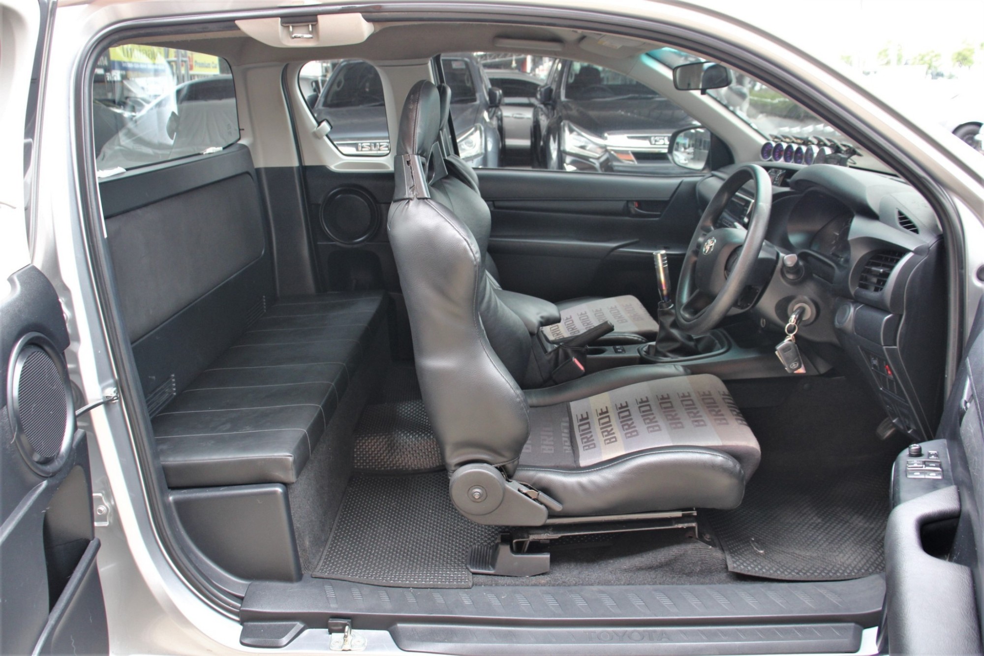 ถูกสุดในเวบ จัดได้ท่วมๆ ออกรถไม่ต้องใช้เงิน 2016 Toyota Hilux Revo SMARTCAB 2.4 J Plus M/T สีเทา เกียร์ธรรมดา (รูปที่ 6)