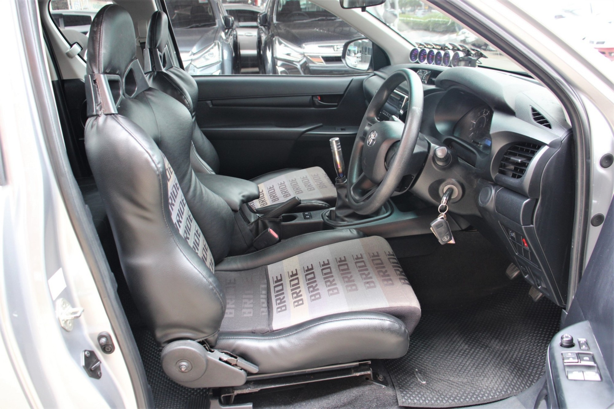 ถูกสุดในเวบ จัดได้ท่วมๆ ออกรถไม่ต้องใช้เงิน 2016 Toyota Hilux Revo SMARTCAB 2.4 J Plus M/T สีเทา เกียร์ธรรมดา (รูปที่ 7)