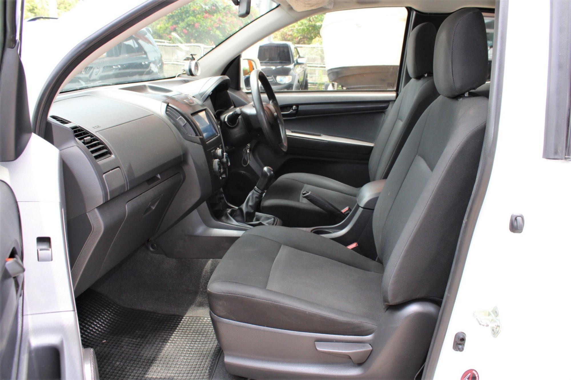 ไมล์แท้91xxx กม จัดได้ท่วมๆ จัดเหลือเงินยังได้ออกรถ0บาทได้เลย 2016 Isuzu D-Max SPACE CAB 1.9 L Ddi BLUE POWER MT สีขาว เกียร์ธรรมดา (รูปที่ 10)