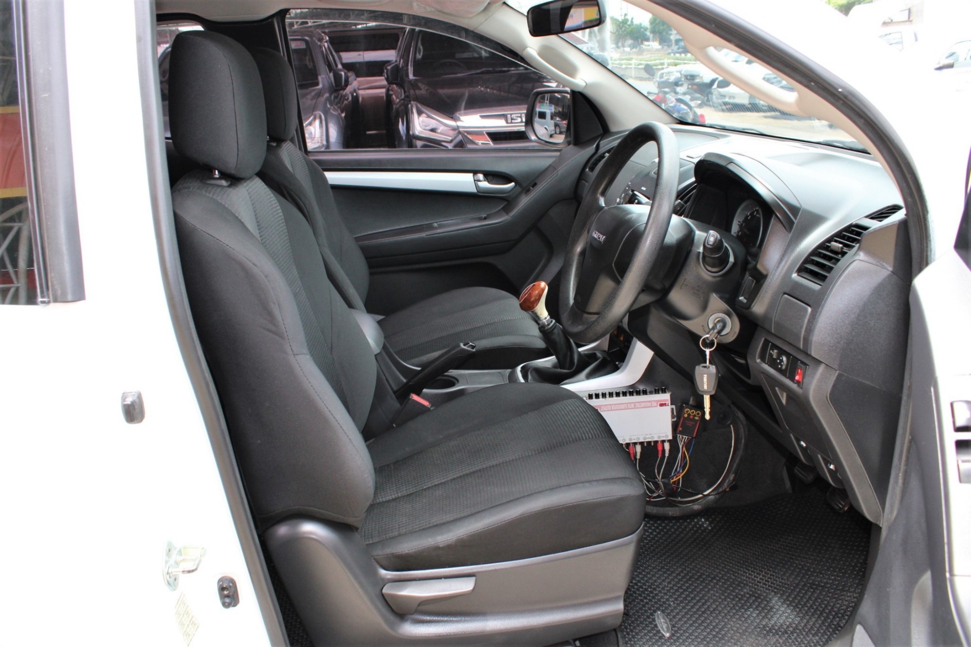 👉 ฟรีดาวน์ 👉 ดอกเบี้ย 0 % 1 ปี 👉ขับฟรี 3 เดือน 2017 Isuzu D-Max Hi-Lander SPACE CAB 1.9 L Ddi BLUE POWER MT สีขาว (รูปที่ 7)