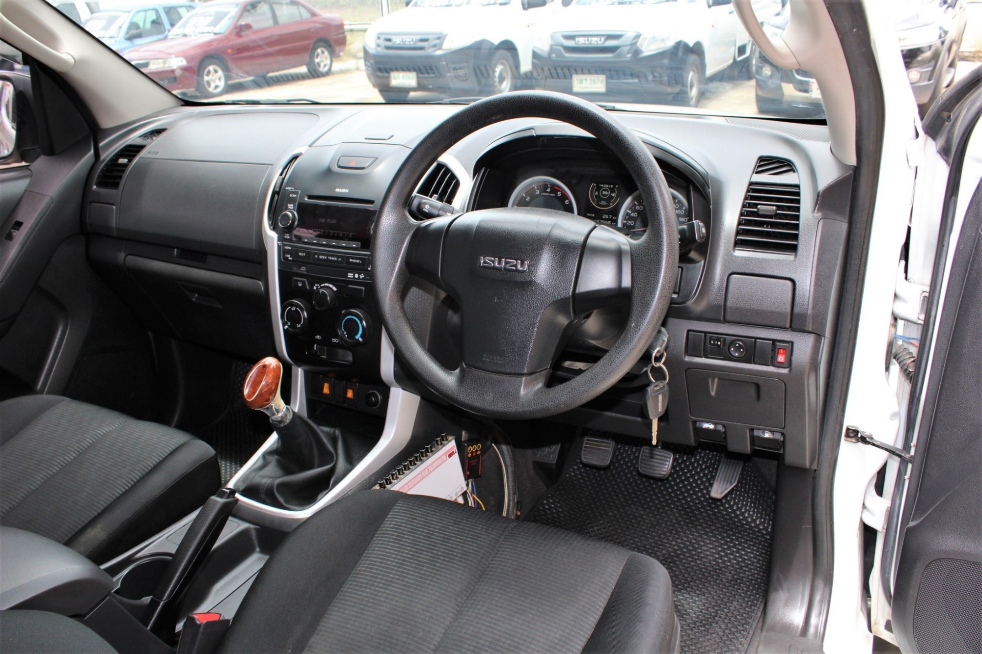 👉 ฟรีดาวน์ 👉 ดอกเบี้ย 0 % 1 ปี 👉ขับฟรี 3 เดือน 2017 Isuzu D-Max Hi-Lander SPACE CAB 1.9 L Ddi BLUE POWER MT สีขาว (รูปที่ 11)
