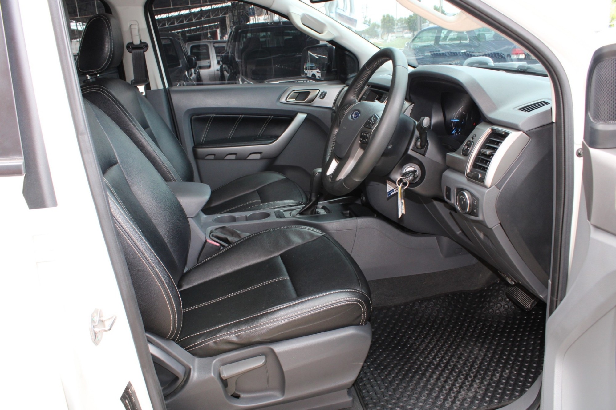 จัดได้ถึง 520000 ออกรถ0บาท 2016 Ford Ranger 2.2 XLT DOUBLE CAB Hi-Rider AT สีขาว เกียร์ออโต้ มือเดียวออกห้าง (รูปที่ 13)
