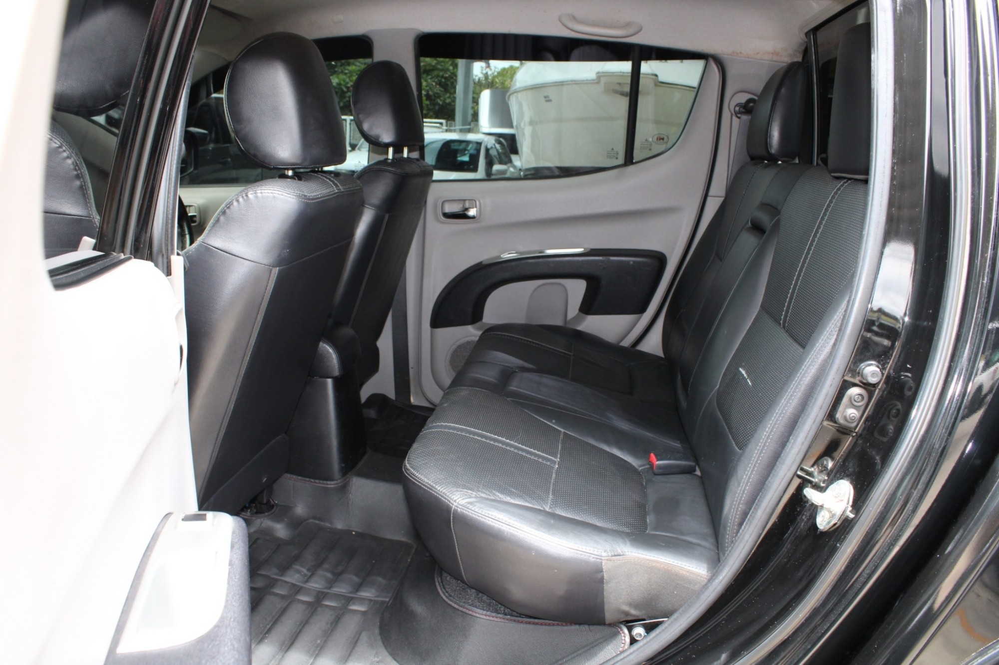 4x4 Mitsubishi Triton 2.5 DOUBLE CAB GLS 4WD AT สีดำ เกียร์ออโต้ 4ประตู (รูปที่ 11)