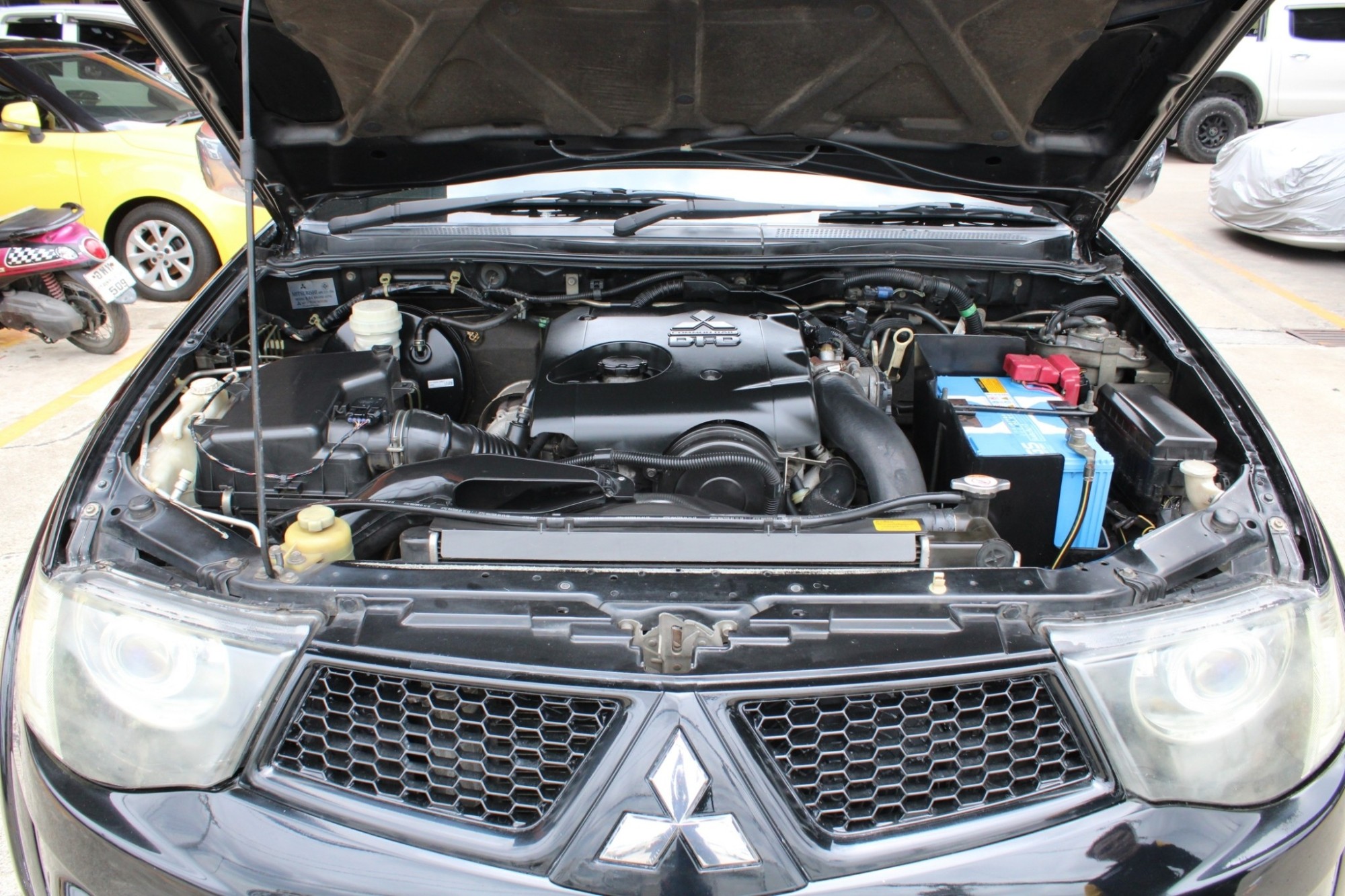 4x4 Mitsubishi Triton 2.5 DOUBLE CAB GLS 4WD AT สีดำ เกียร์ออโต้ 4ประตู (รูปที่ 8)