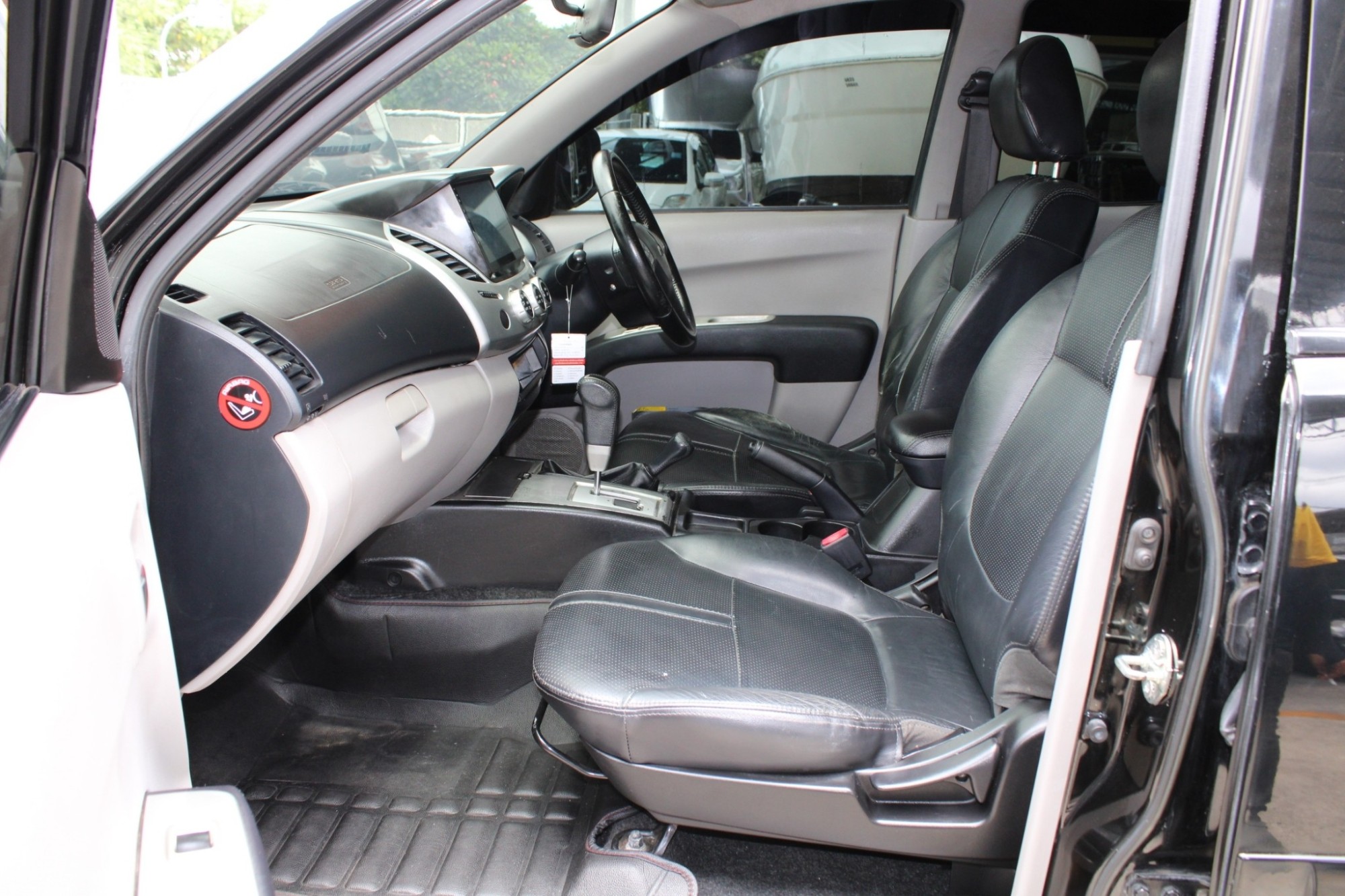 4x4 Mitsubishi Triton 2.5 DOUBLE CAB GLS 4WD AT สีดำ เกียร์ออโต้ 4ประตู (รูปที่ 12)