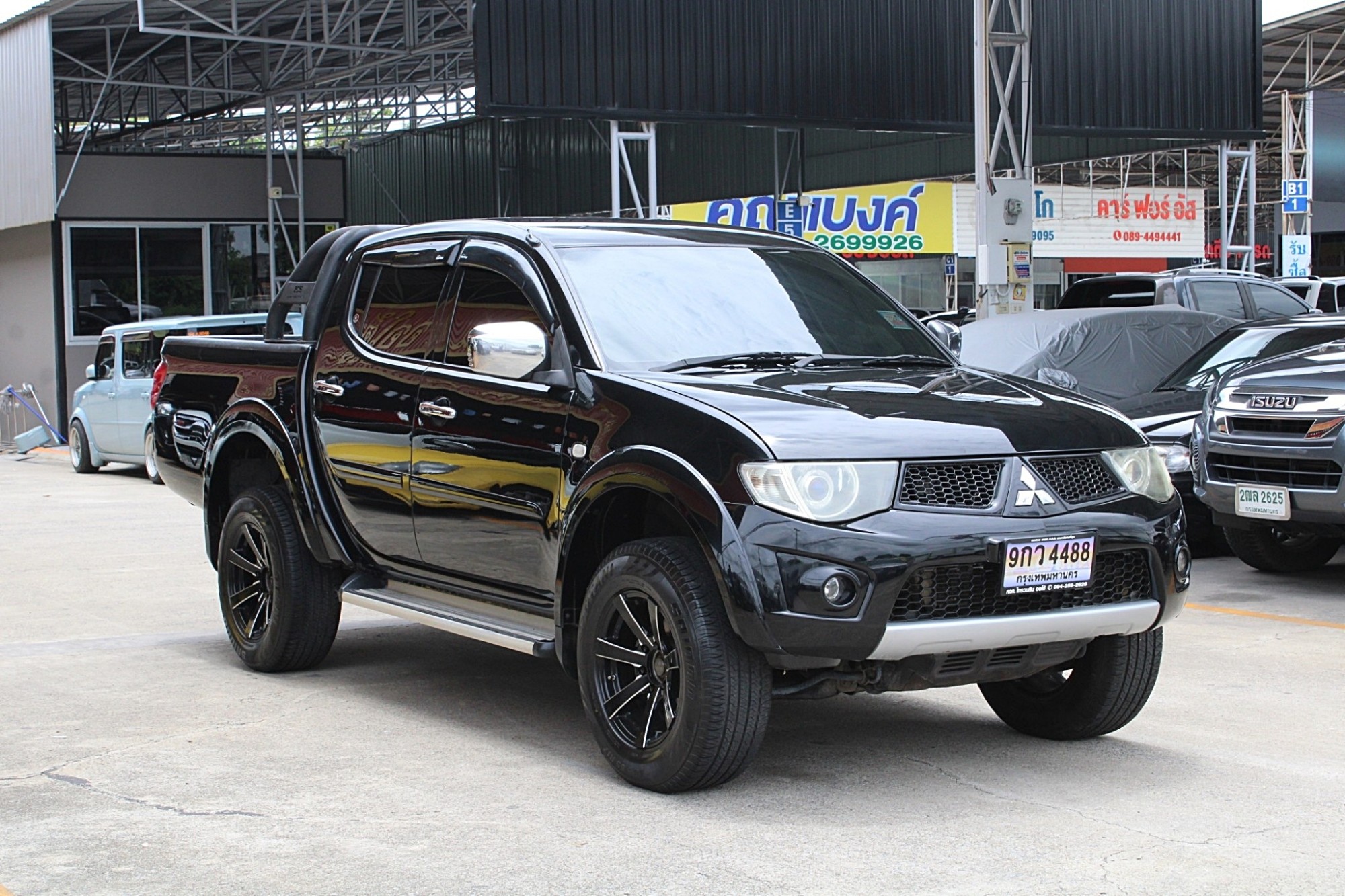 4x4 Mitsubishi Triton 2.5 DOUBLE CAB GLS 4WD AT สีดำ เกียร์ออโต้ 4ประตู