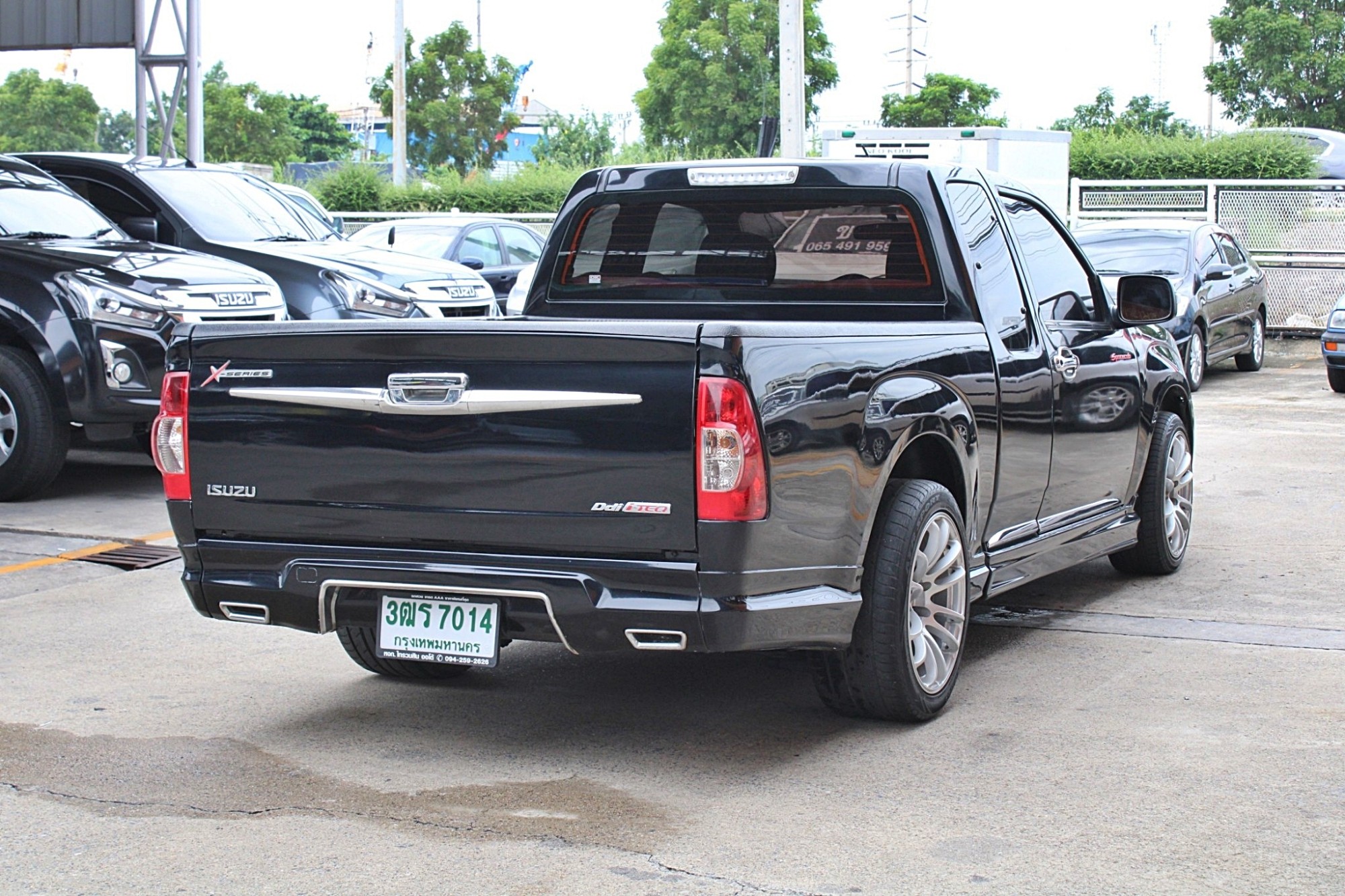 จะสิ้นปีแล้ว ได้รถใช้หรือยังครับ ออกรถ 0 บาท จัดได้ท่วม 2011 ISUZU D-MAX SPACE CAB 2.5 X-SERIES MT สีดำ เกียร์ธรรมดา เครืองเสียงชุดใหญ่