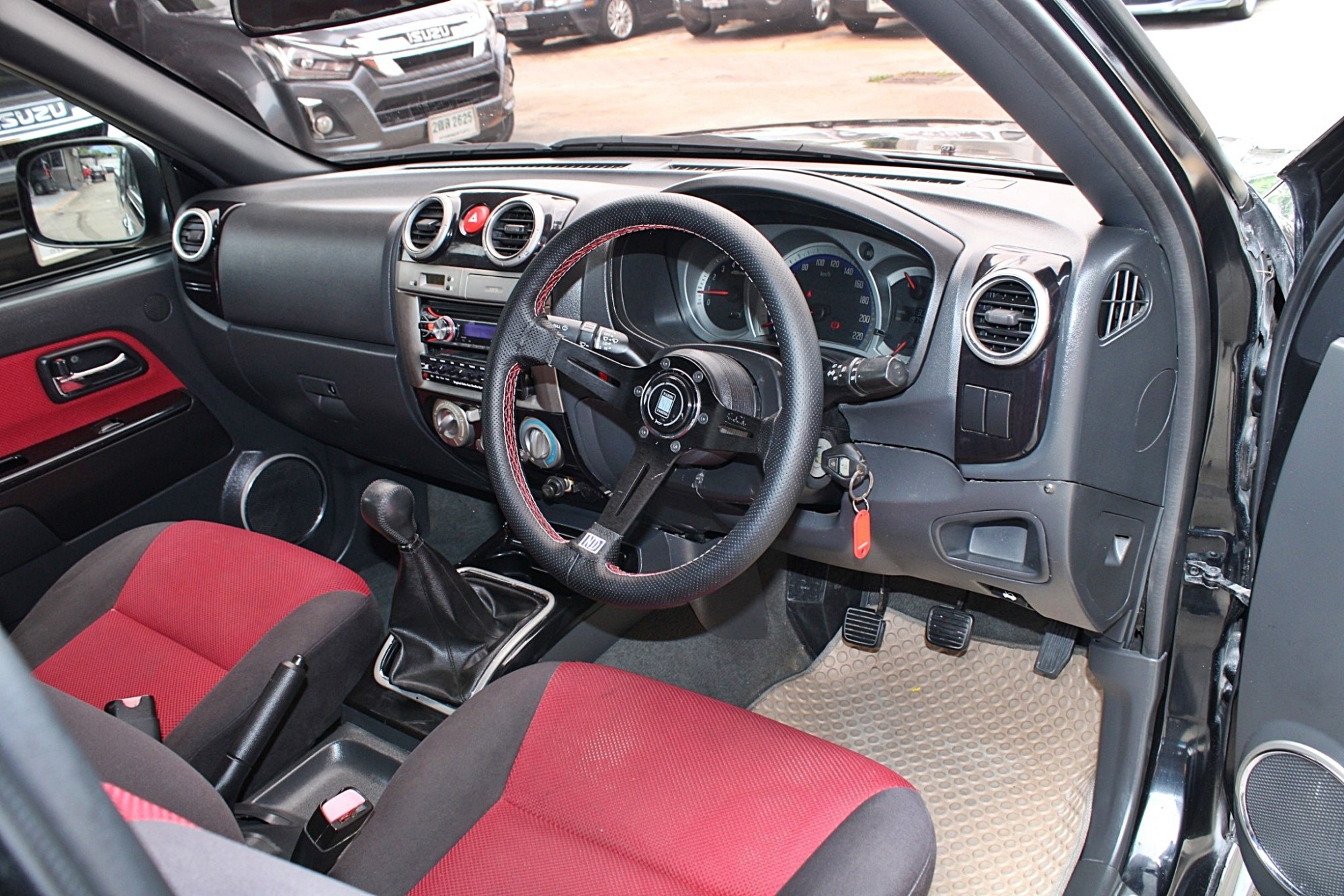 จะสิ้นปีแล้ว ได้รถใช้หรือยังครับ ออกรถ 0 บาท จัดได้ท่วม 2011 ISUZU D-MAX SPACE CAB 2.5 X-SERIES MT สีดำ เกียร์ธรรมดา เครืองเสียงชุดใหญ่ (รูปที่ 5)
