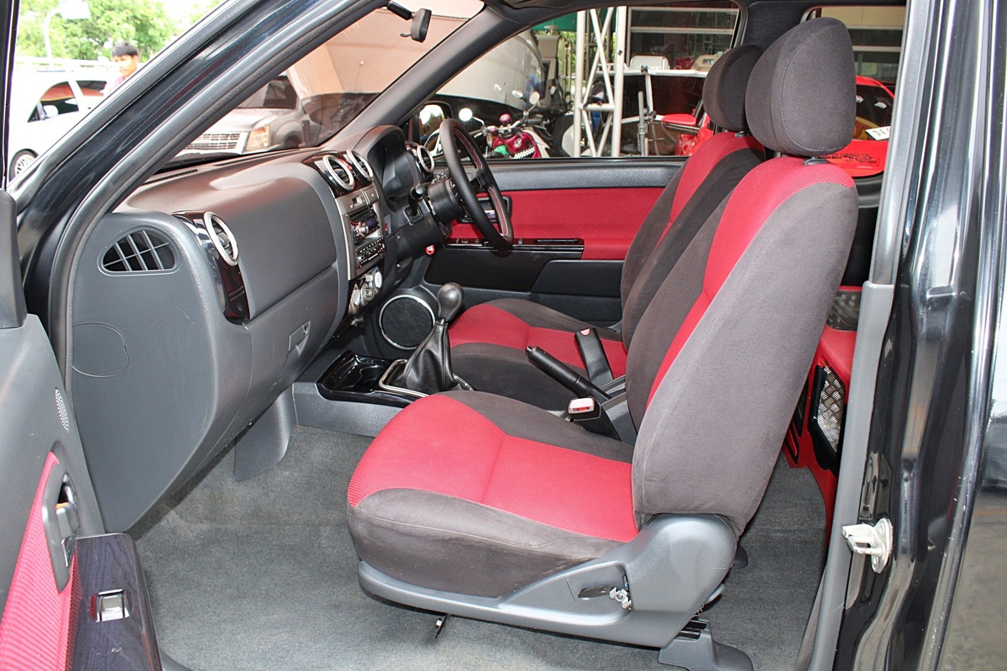 จะสิ้นปีแล้ว ได้รถใช้หรือยังครับ ออกรถ 0 บาท จัดได้ท่วม 2011 ISUZU D-MAX SPACE CAB 2.5 X-SERIES MT สีดำ เกียร์ธรรมดา เครืองเสียงชุดใหญ่ (รูปที่ 6)