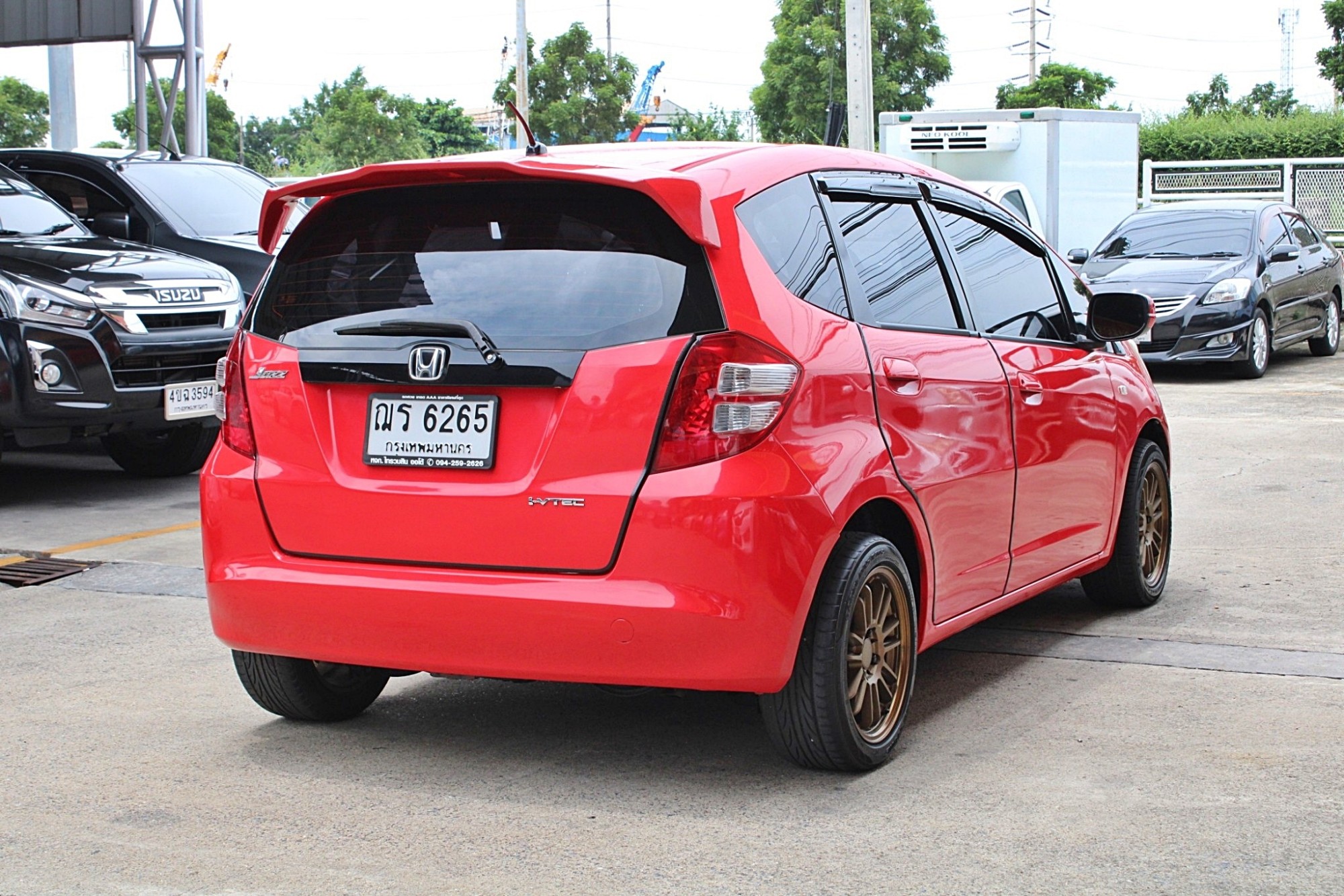 ผ่อน 4xxx 2009 Honda Jazz 1.5 V i-VTEC AT สีแดงนกแก้ว เกียร์ออโต้ ทรงดีสีใหม่ ไม่มีชนอุบัติเหตุหนัก ภายในเดิม เครื่องเดิมๆ