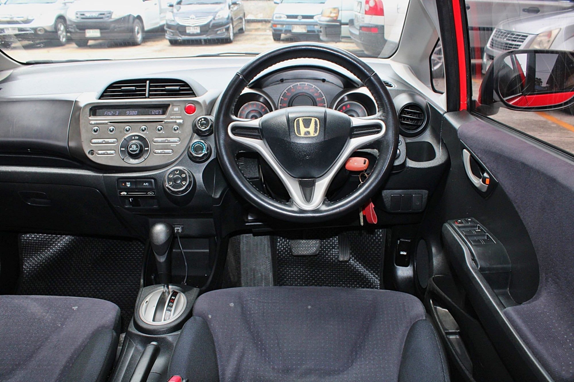 ผ่อน 4xxx 2009 Honda Jazz 1.5 V i-VTEC AT สีแดงนกแก้ว เกียร์ออโต้ ทรงดีสีใหม่ ไม่มีชนอุบัติเหตุหนัก ภายในเดิม เครื่องเดิมๆ (รูปที่ 8)