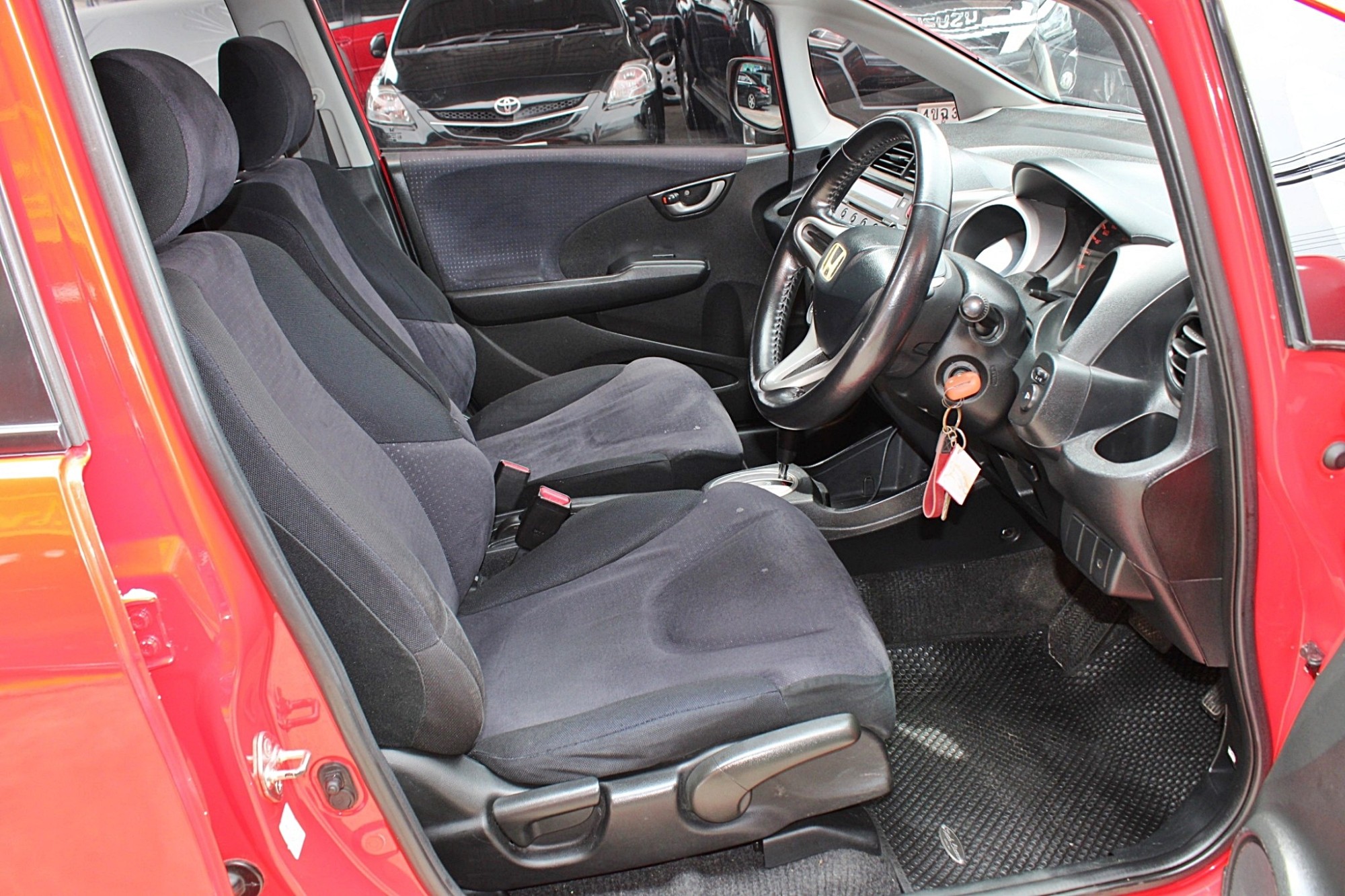 ผ่อน 4xxx 2009 Honda Jazz 1.5 V i-VTEC AT สีแดงนกแก้ว เกียร์ออโต้ ทรงดีสีใหม่ ไม่มีชนอุบัติเหตุหนัก ภายในเดิม เครื่องเดิมๆ (รูปที่ 14)