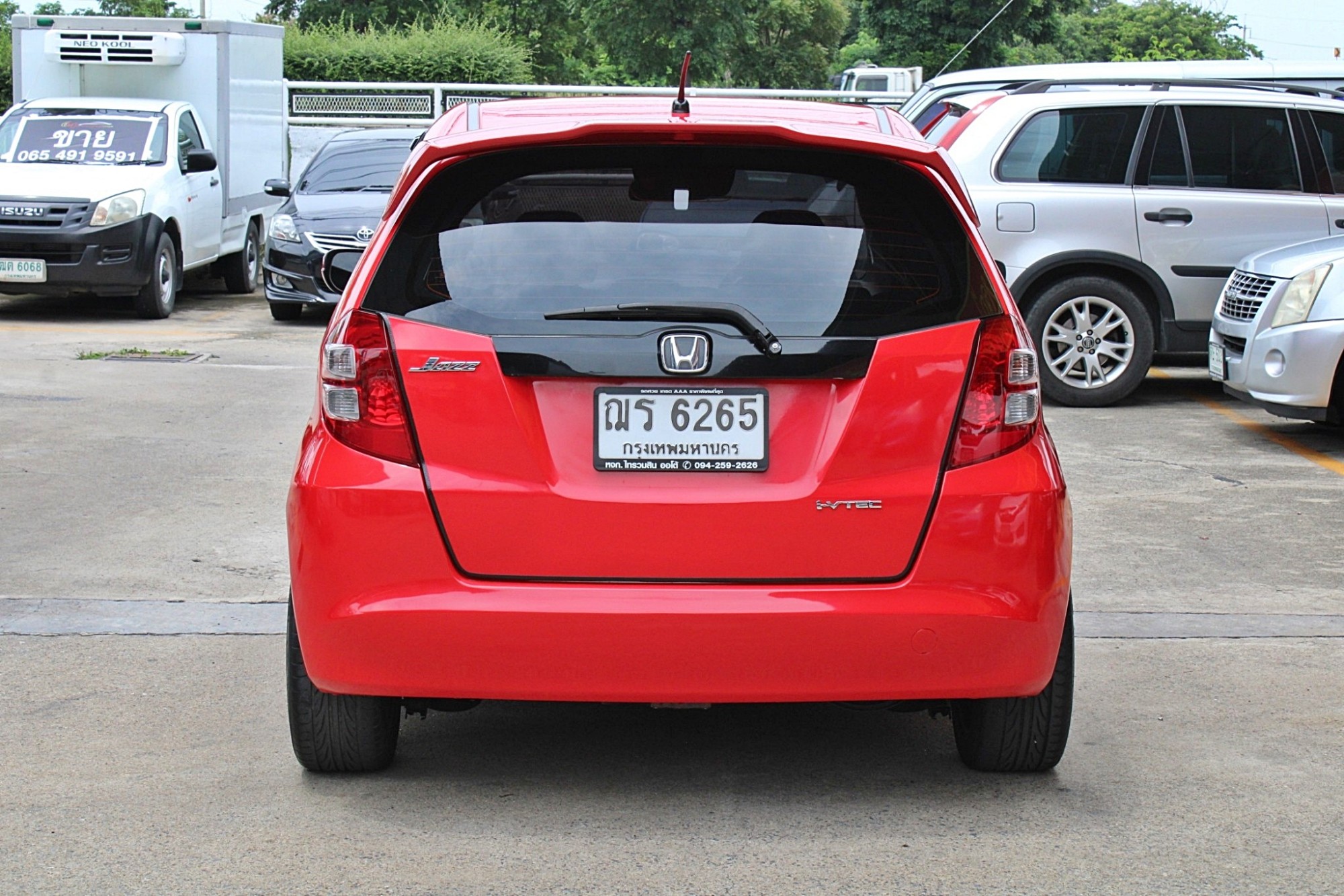 ผ่อน 4xxx 2009 Honda Jazz 1.5 V i-VTEC AT สีแดงนกแก้ว เกียร์ออโต้ ทรงดีสีใหม่ ไม่มีชนอุบัติเหตุหนัก ภายในเดิม เครื่องเดิมๆ