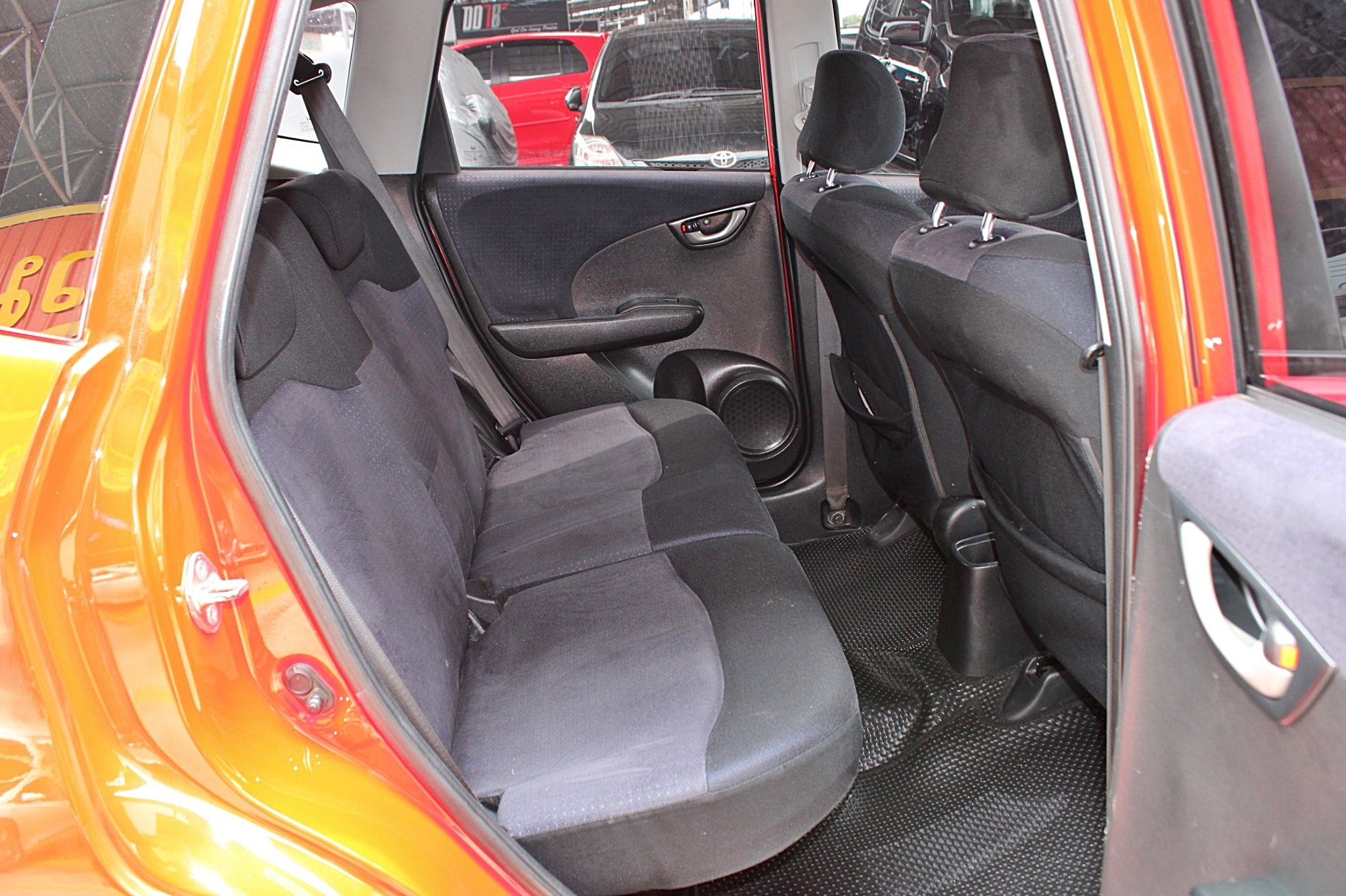 ผ่อน 4xxx 2009 Honda Jazz 1.5 V i-VTEC AT สีแดงนกแก้ว เกียร์ออโต้ ทรงดีสีใหม่ ไม่มีชนอุบัติเหตุหนัก ภายในเดิม เครื่องเดิมๆ (รูปที่ 11)