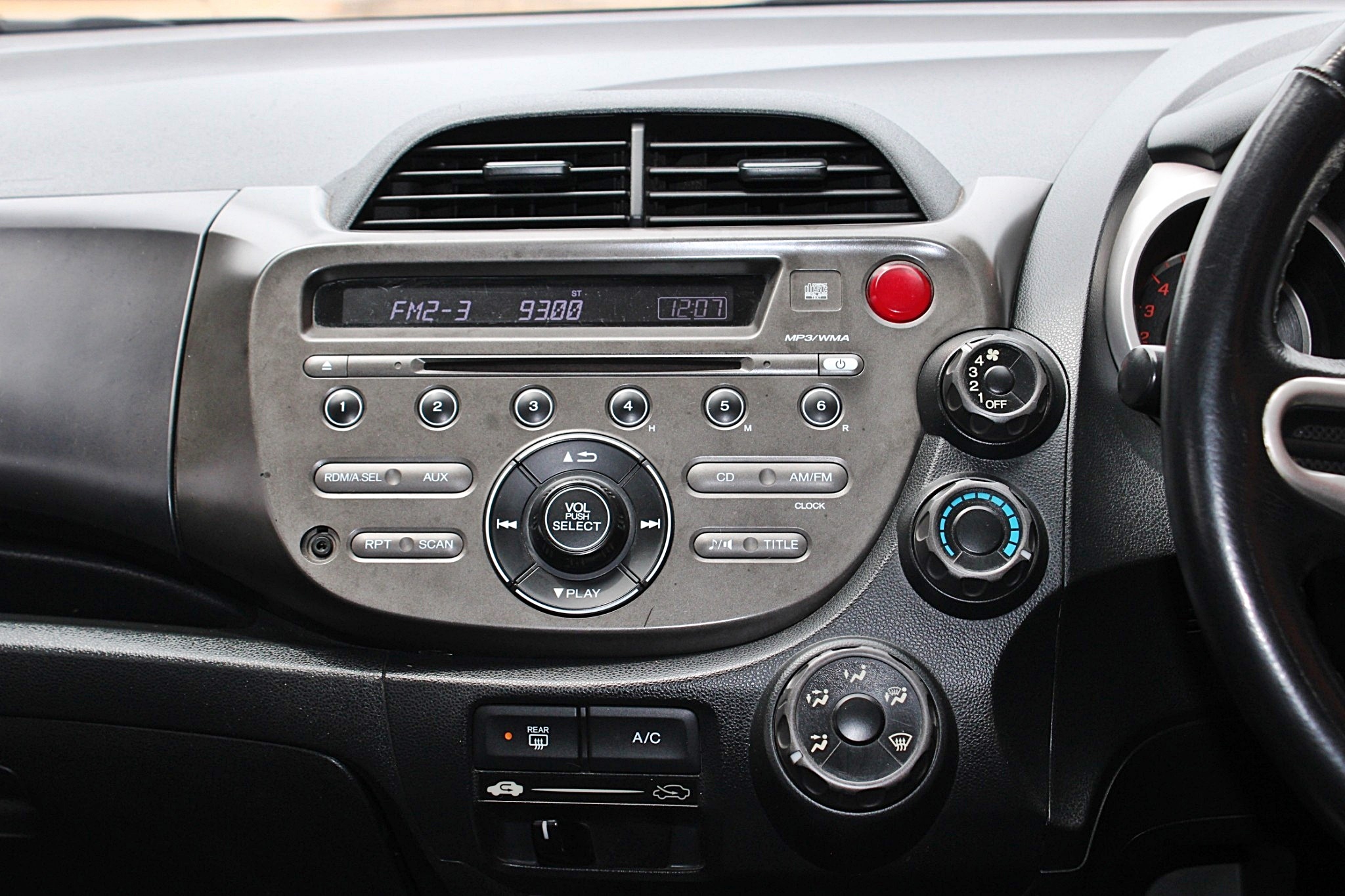 ผ่อน 4xxx 2009 Honda Jazz 1.5 V i-VTEC AT สีแดงนกแก้ว เกียร์ออโต้ ทรงดีสีใหม่ ไม่มีชนอุบัติเหตุหนัก ภายในเดิม เครื่องเดิมๆ (รูปที่ 10)