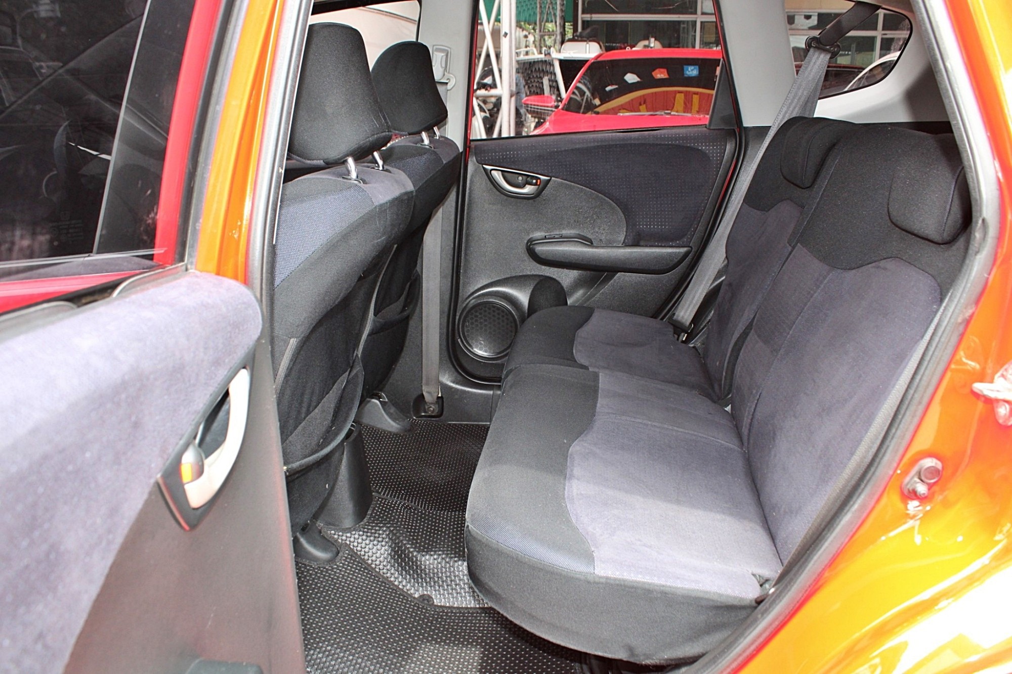 ผ่อน 4xxx 2009 Honda Jazz 1.5 V i-VTEC AT สีแดงนกแก้ว เกียร์ออโต้ ทรงดีสีใหม่ ไม่มีชนอุบัติเหตุหนัก ภายในเดิม เครื่องเดิมๆ (รูปที่ 9)