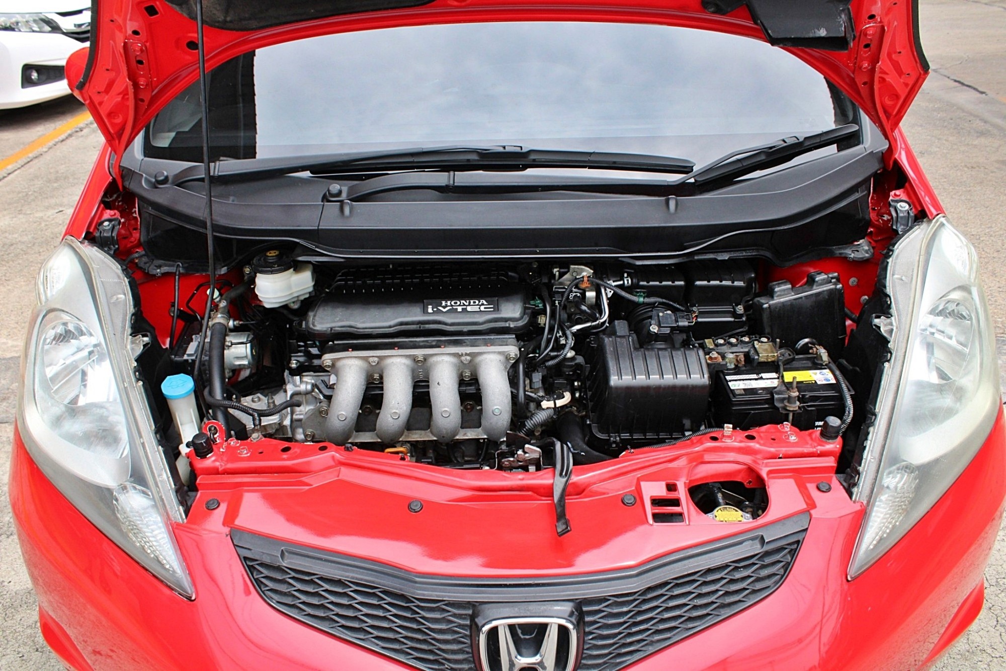 ผ่อน 4xxx 2009 Honda Jazz 1.5 V i-VTEC AT สีแดงนกแก้ว เกียร์ออโต้ ทรงดีสีใหม่ ไม่มีชนอุบัติเหตุหนัก ภายในเดิม เครื่องเดิมๆ