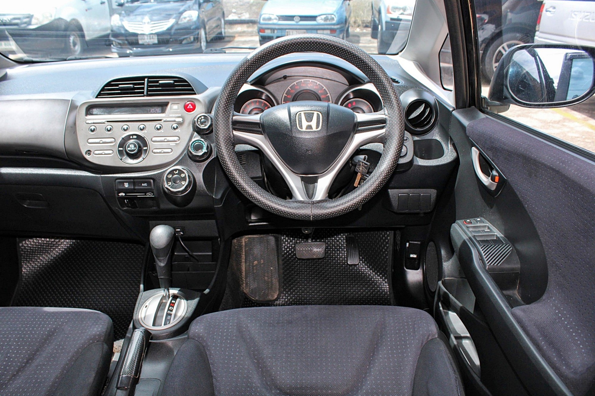 2010 Honda Jazz 1.5 S i-VTEC A/T สีดำ ออโต้ รถเดิมมากๆไม่แต่งอะไรเลย ไม่มีชน ขับดี (รูปที่ 12)