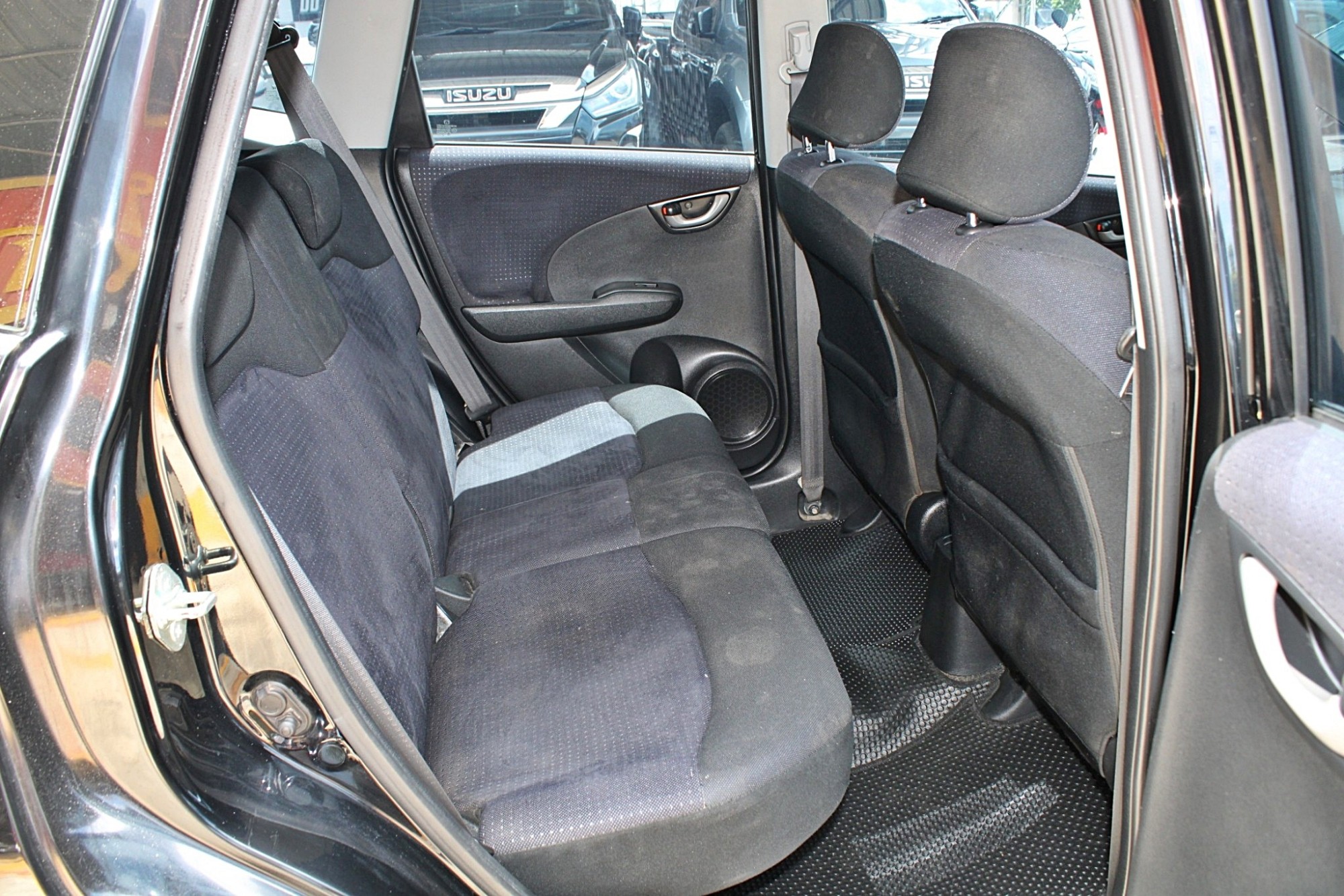 2010 Honda Jazz 1.5 S i-VTEC A/T สีดำ ออโต้ รถเดิมมากๆไม่แต่งอะไรเลย ไม่มีชน ขับดี (รูปที่ 8)