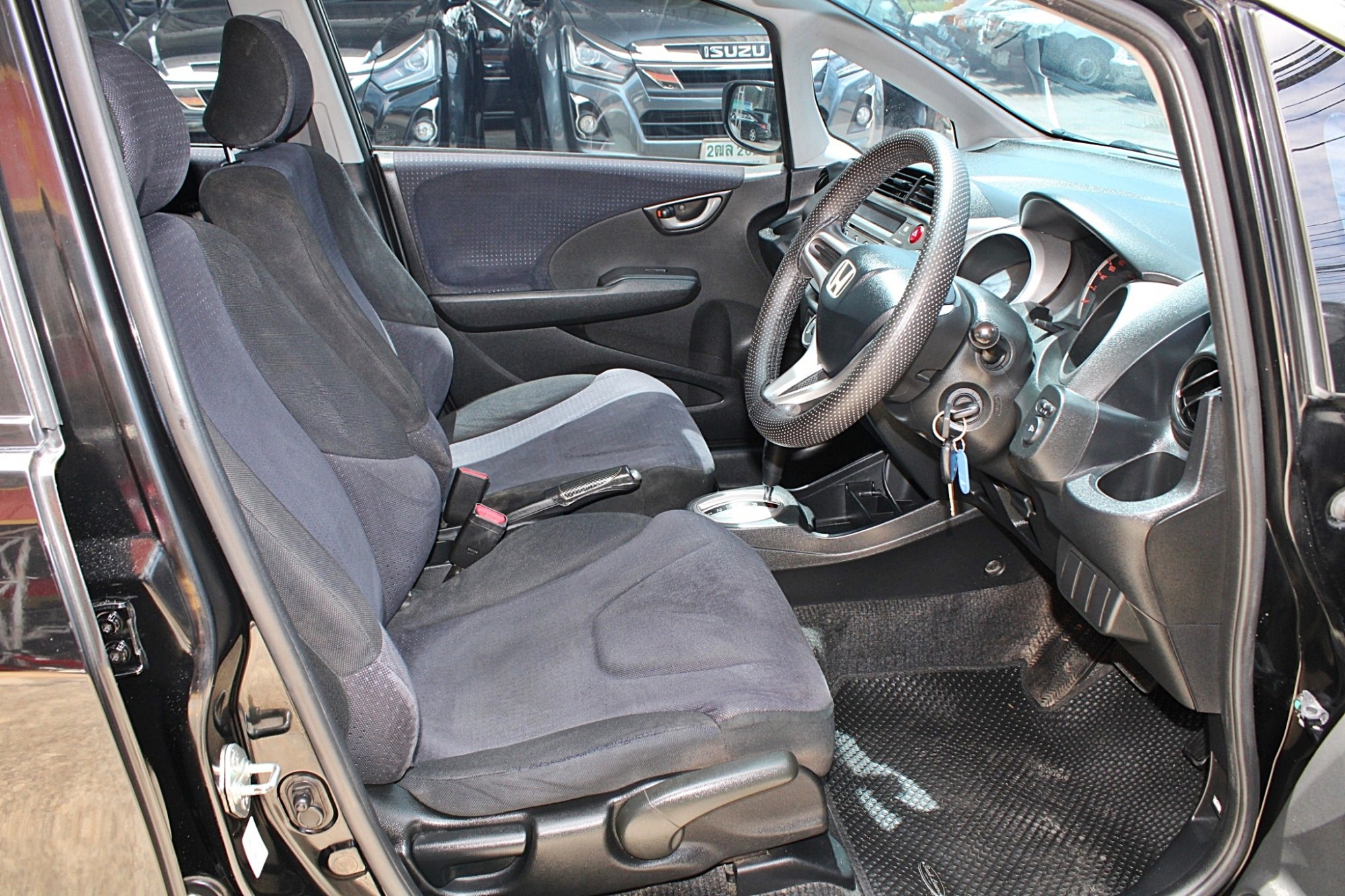 2010 Honda Jazz 1.5 S i-VTEC A/T สีดำ ออโต้ รถเดิมมากๆไม่แต่งอะไรเลย ไม่มีชน ขับดี (รูปที่ 3)