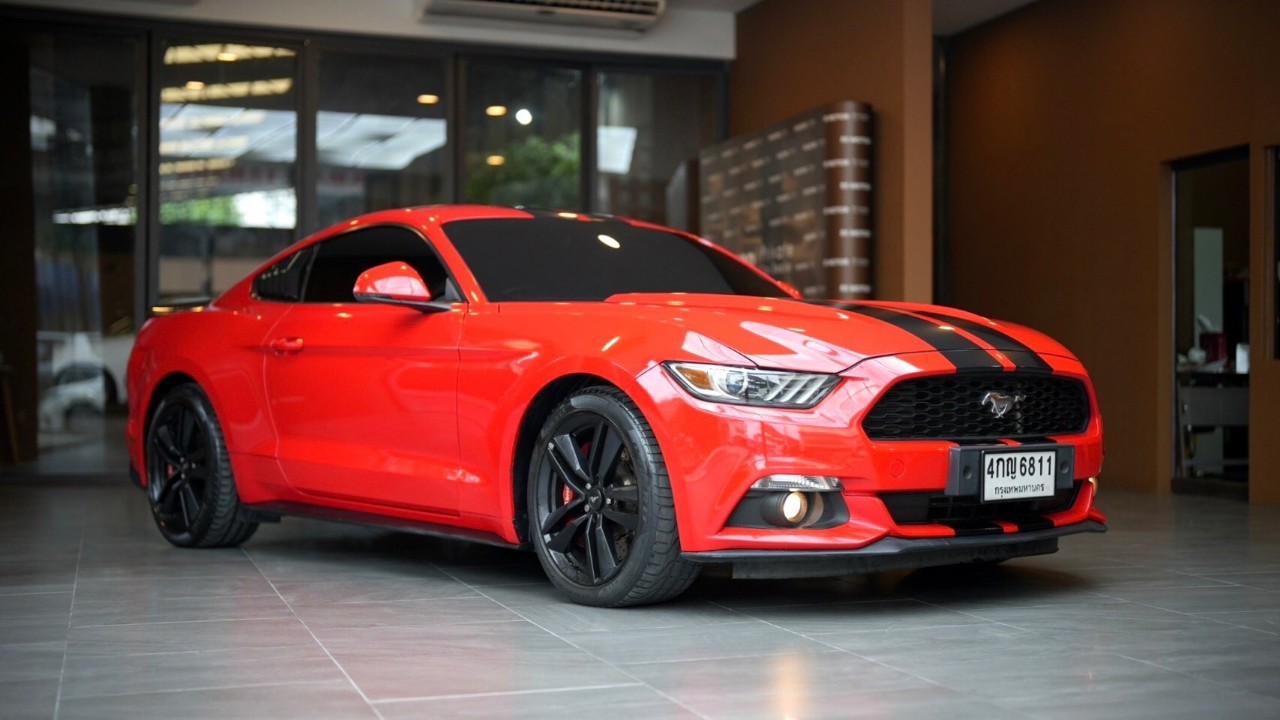 2016 Ford Mustang สีแดง