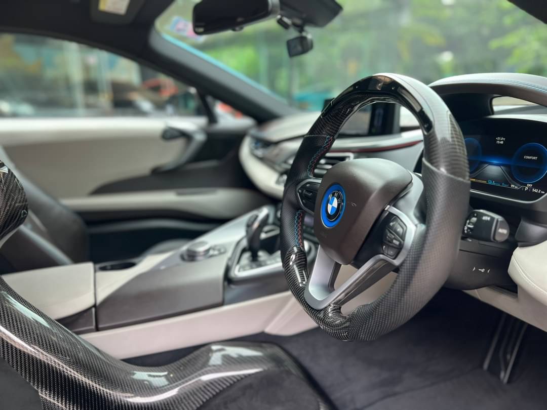 2016 BMW i8 สีน้ำเงิน (รูปที่ 12)