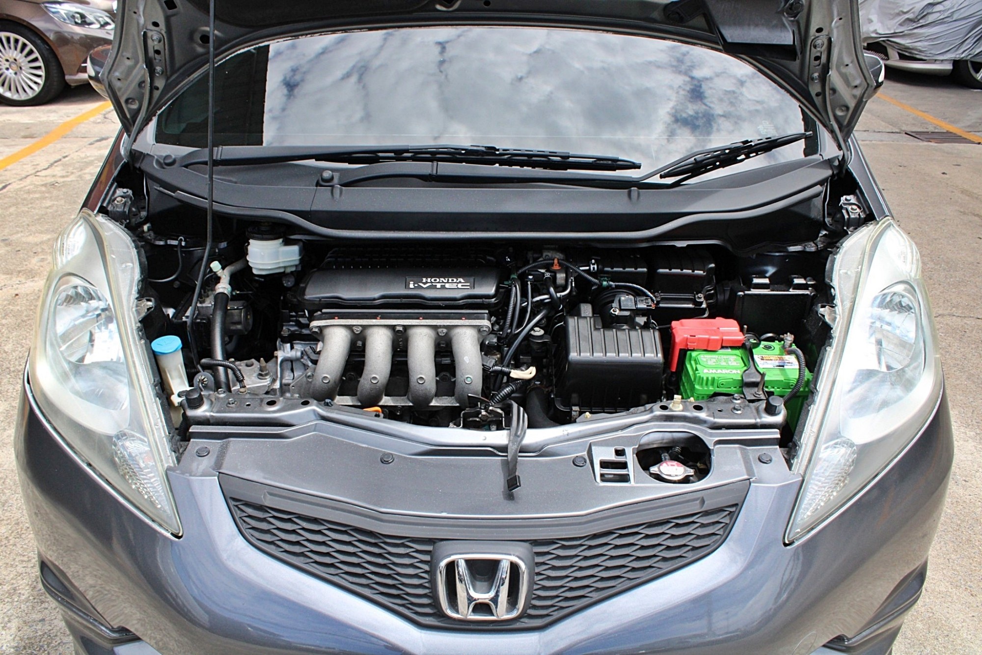 2011 Honda Jazz GE 1.5 V i-VTEC AT สีเทา เกียร์ออโต้ เบาะผ้าเดิม ไม่เคยมีอุบัติเหตุหนัก ไม่เคยแก๊ส ขับดี เครื่องช่วงล่างดีเลย จัดได้ท่วม ฟรีดาวน์ได้ (รูปที่ 4)
