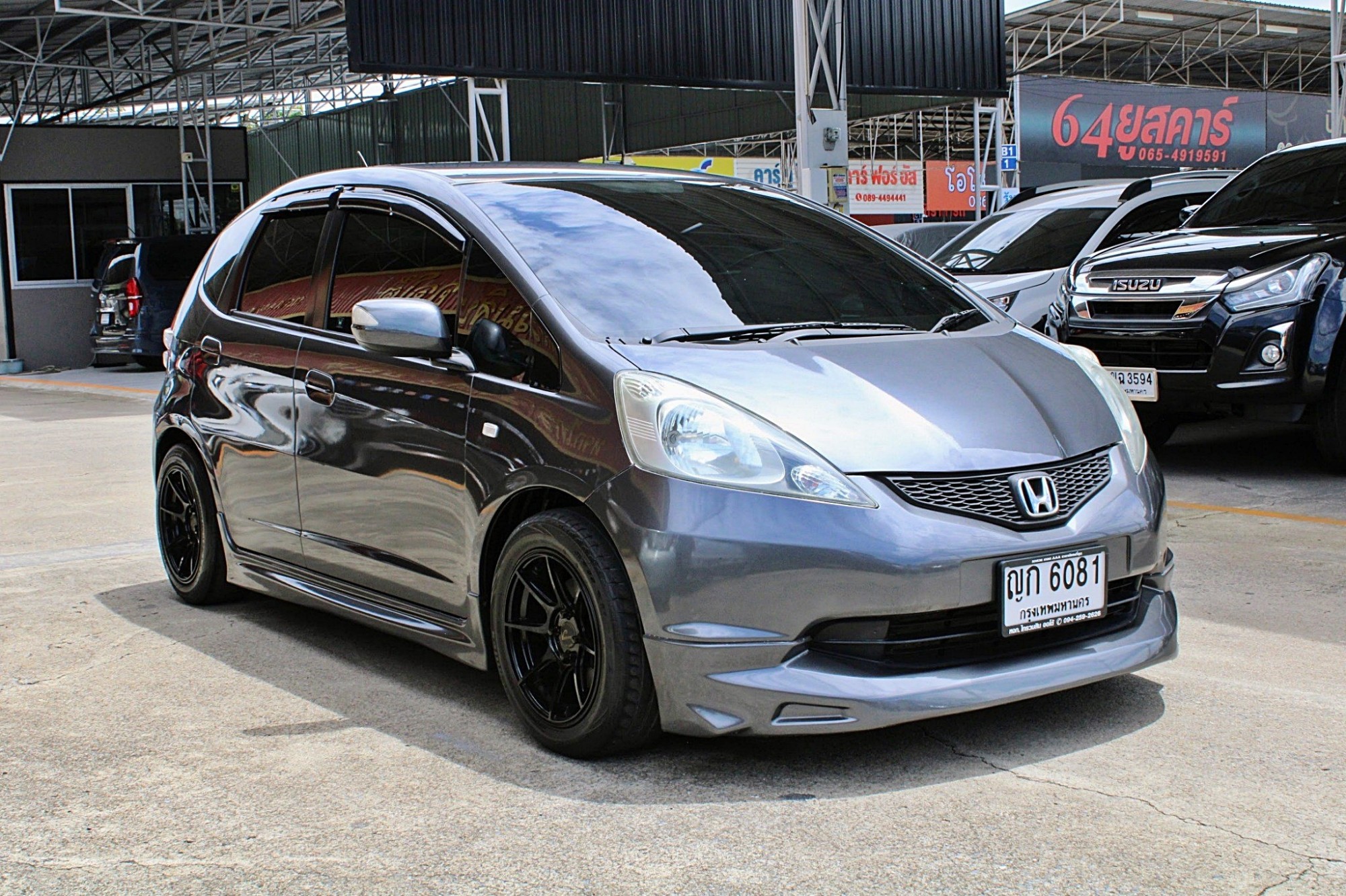 2011 Honda Jazz GE 1.5 V i-VTEC AT สีเทา เกียร์ออโต้ เบาะผ้าเดิม ไม่เคยมีอุบัติเหตุหนัก ไม่เคยแก๊ส ขับดี เครื่องช่วงล่างดีเลย จัดได้ท่วม ฟรีดาวน์ได้